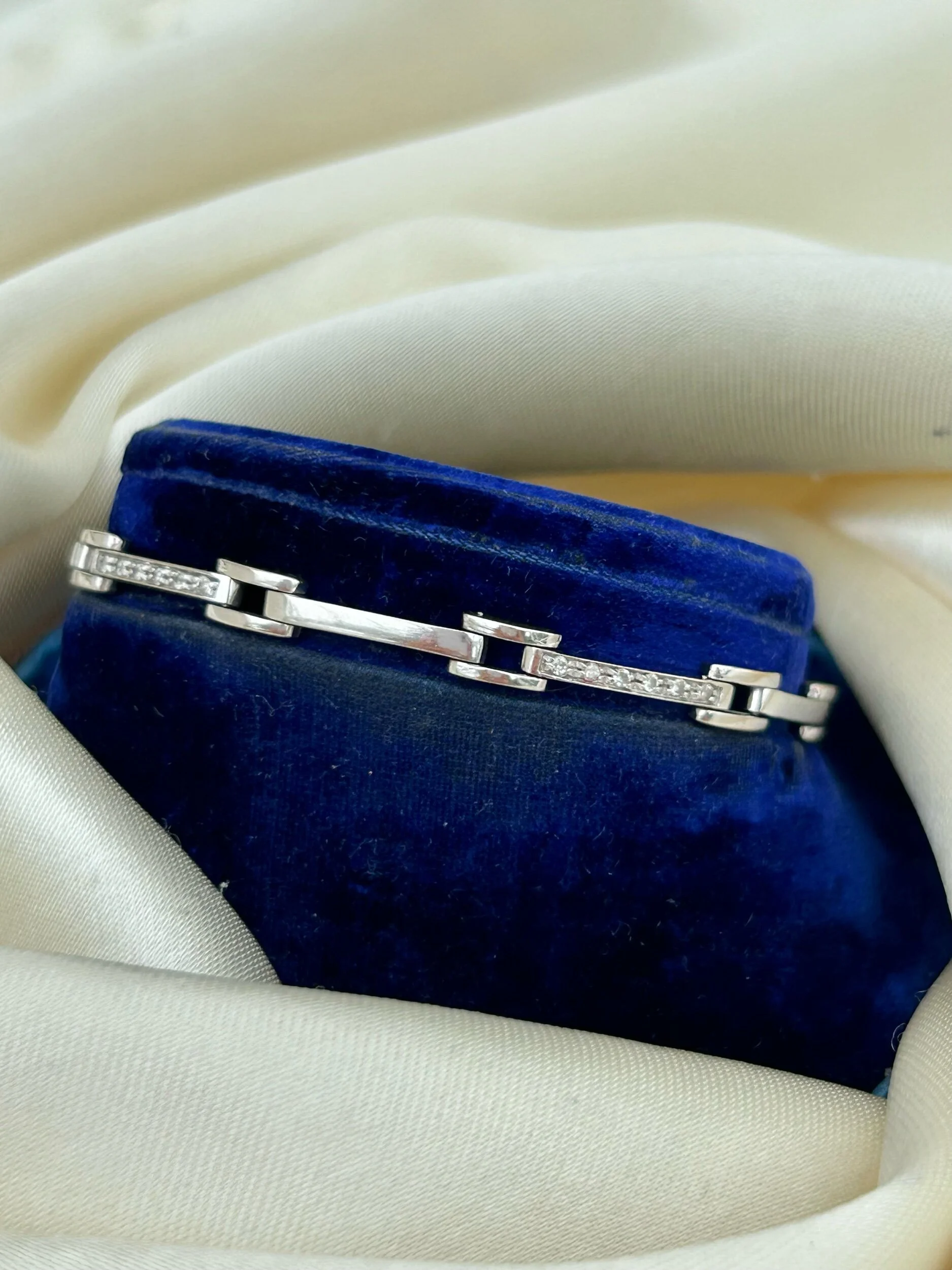 81A7B561-F260-4938-9492-616564FE765E