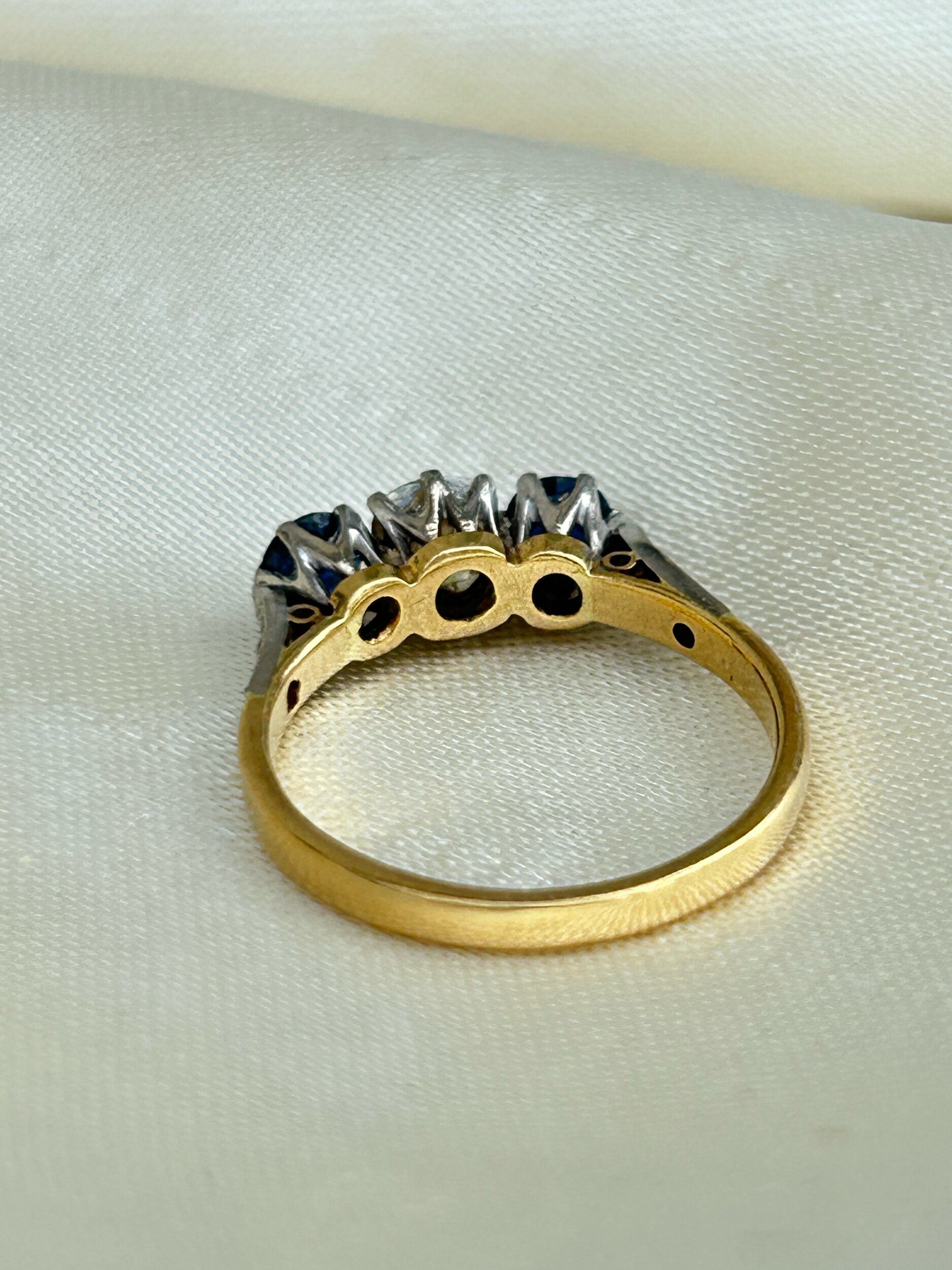 C5515B87-FFBD-4906-ACFA-83746B12B81A