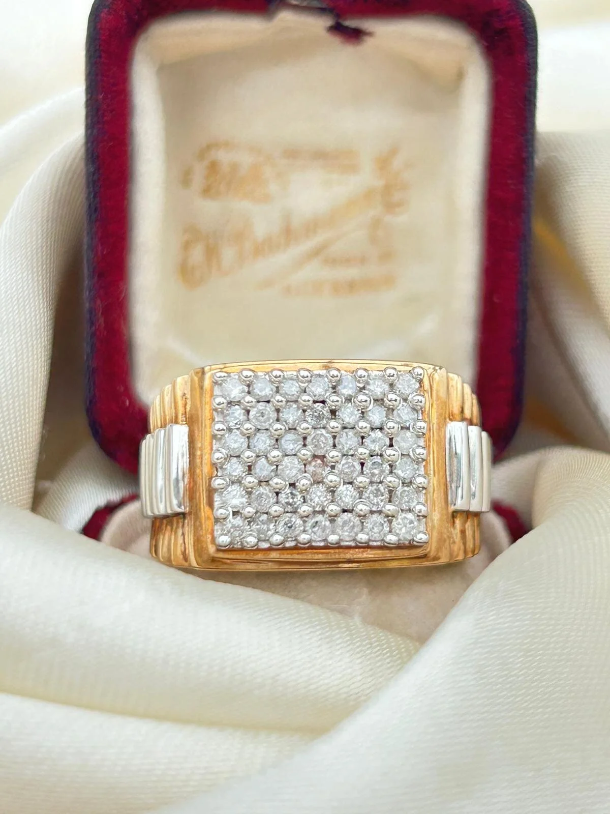 2E098097-2A54-4697-8156-205FAD52723E