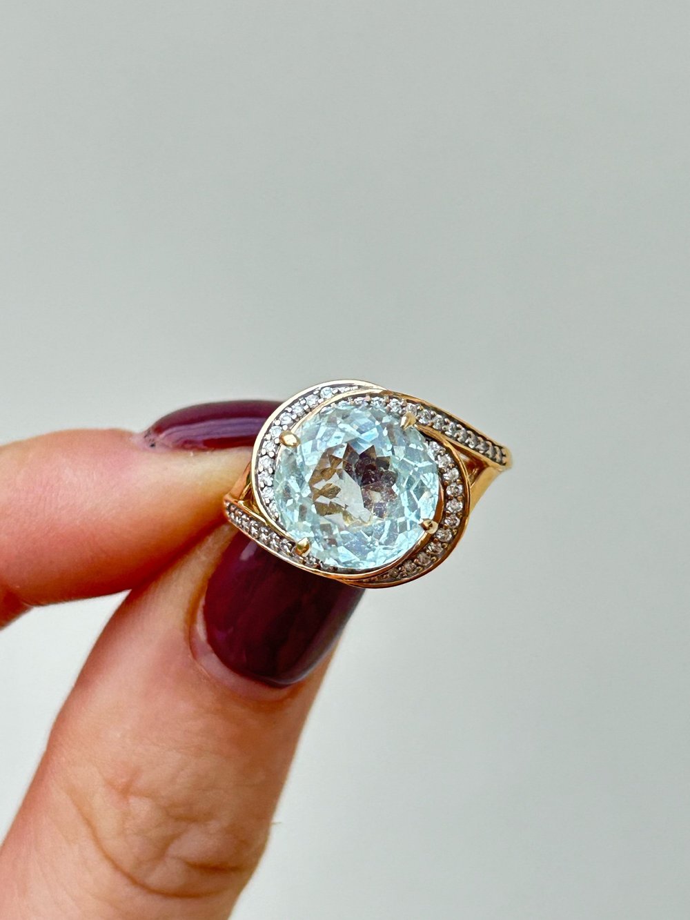 Pre Owned 18ct Yellow Gold Aquamarine and Diamond Twist Dress Ring   Gembank1973