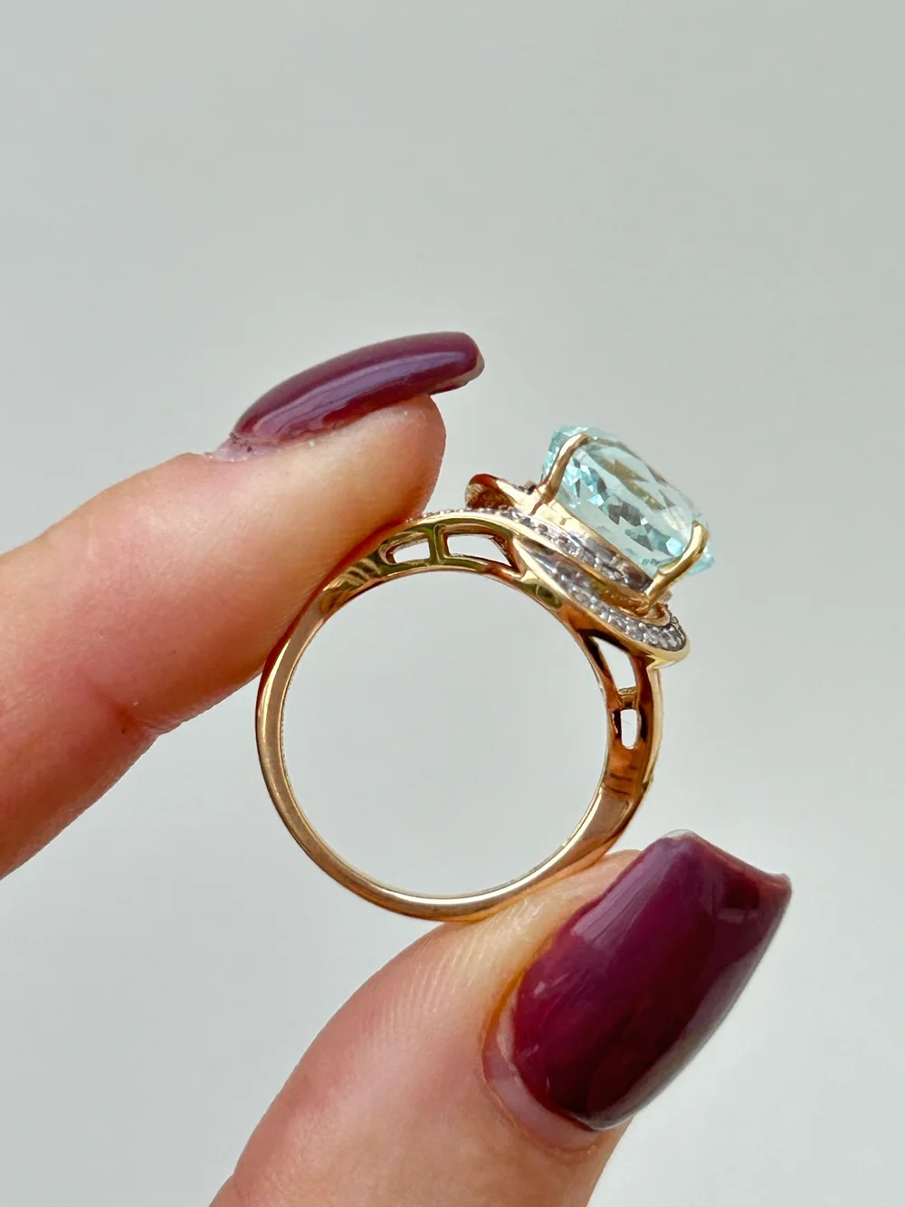 Pre Owned 18ct Yellow Gold Aquamarine and Diamond Twist Dress Ring   Gembank1973