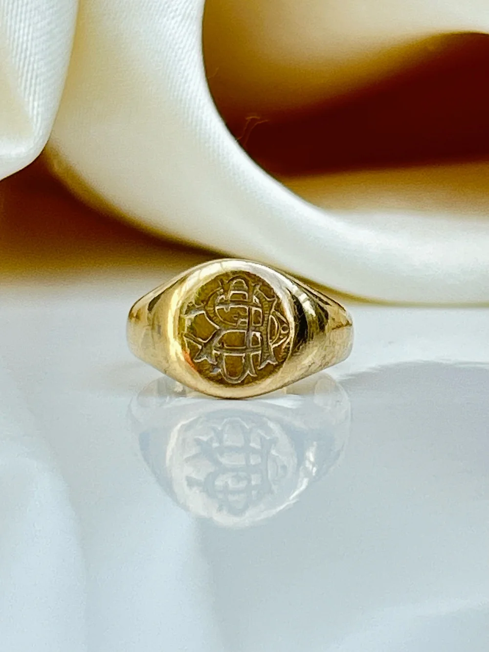 Vintage 9ct Gold Signet Ring 7号 Vintage 9ct Gold Signet Ring 7号 1970s Yellow Gold Signet