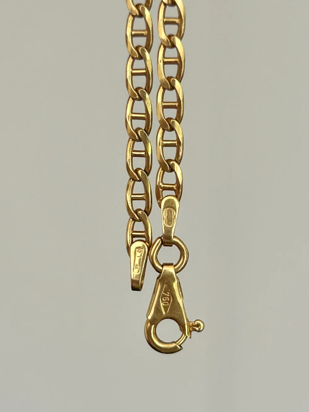 Wonderful Vintage 18ct yellow gold flat mariner link chain