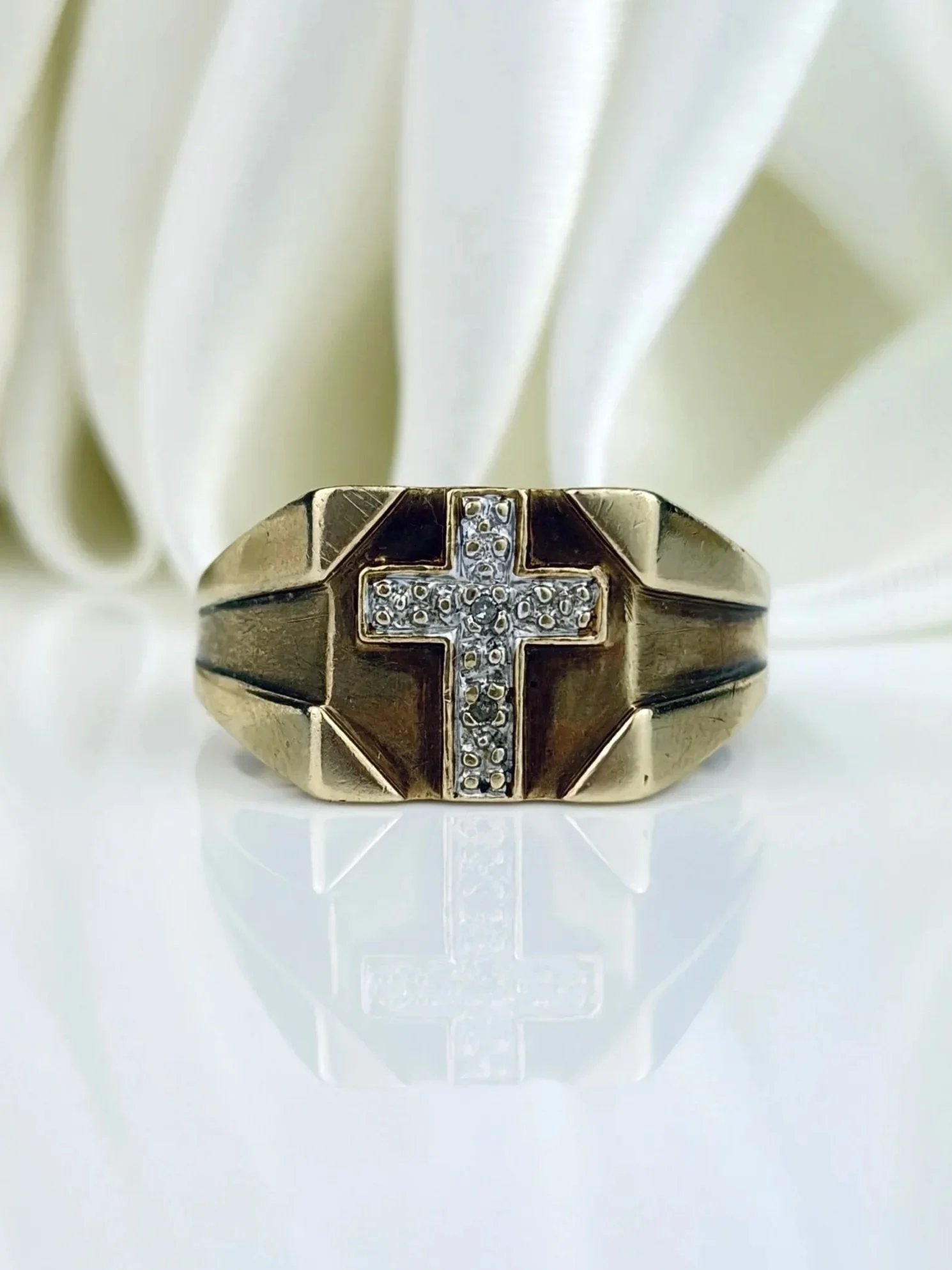 DIAMOND CROSS SIGNET - £480