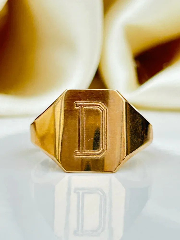 VINTAGE "D" SQUARE SIGNET - £340