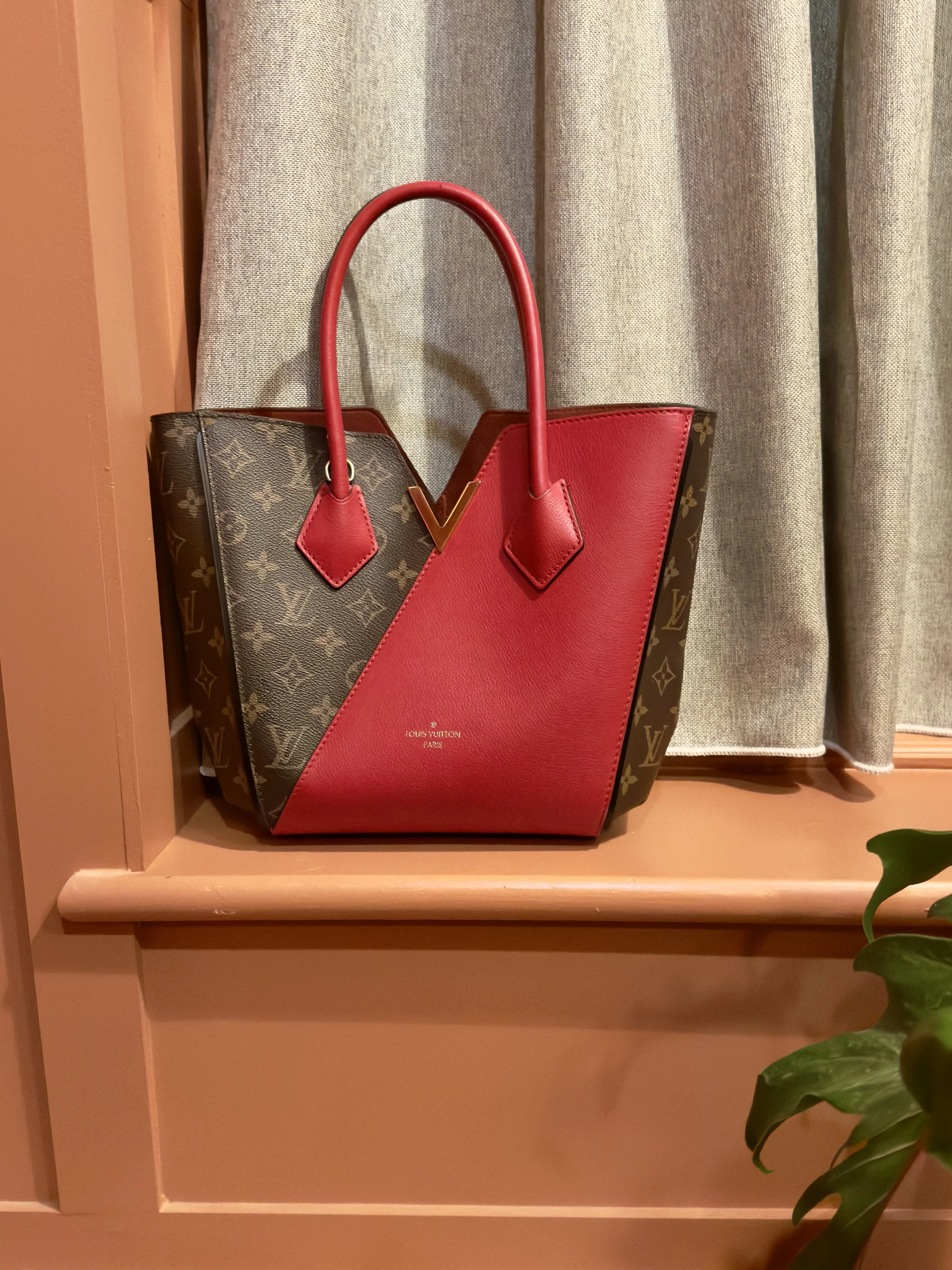 Louis Vuitton Pre-Owned Kimono Handbag Monogram Canvas and Leather MM tote bag with additional crossbody strap