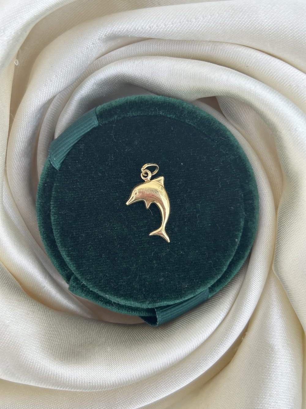 9ct dolphin charm brooch 9ct dolphin charm brooch