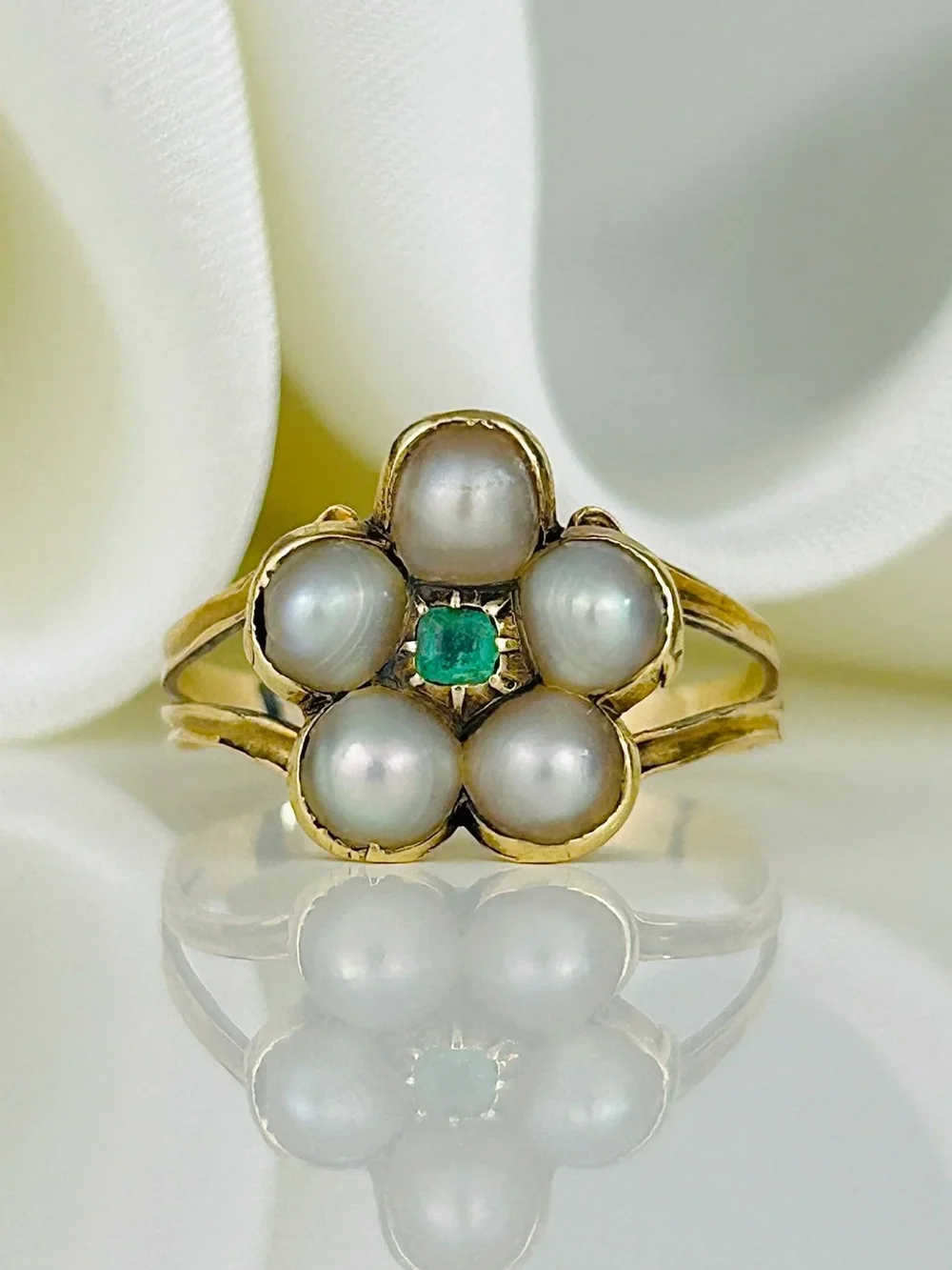Georgian Pearl Cluster Ring with an Emerald Centre in 9ct Gold — Gembank1973