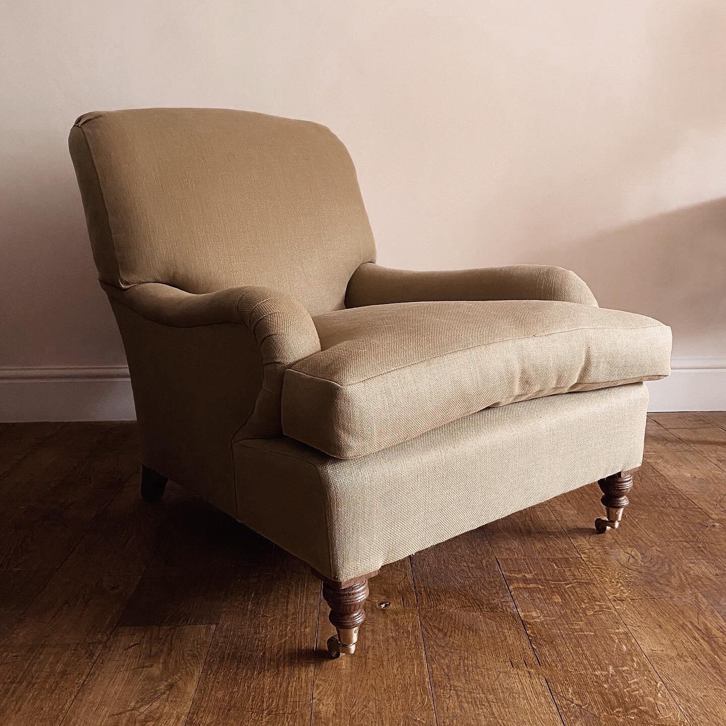 The Glen bespoke armchair by Noble. A deep seated beech frame on oak turned front legs with brass castors. 

Based on the Grafton by Howard and Sons. Traditionally upholstered using modern techniques where appropriate.

#noble #nobletetbury #antiques