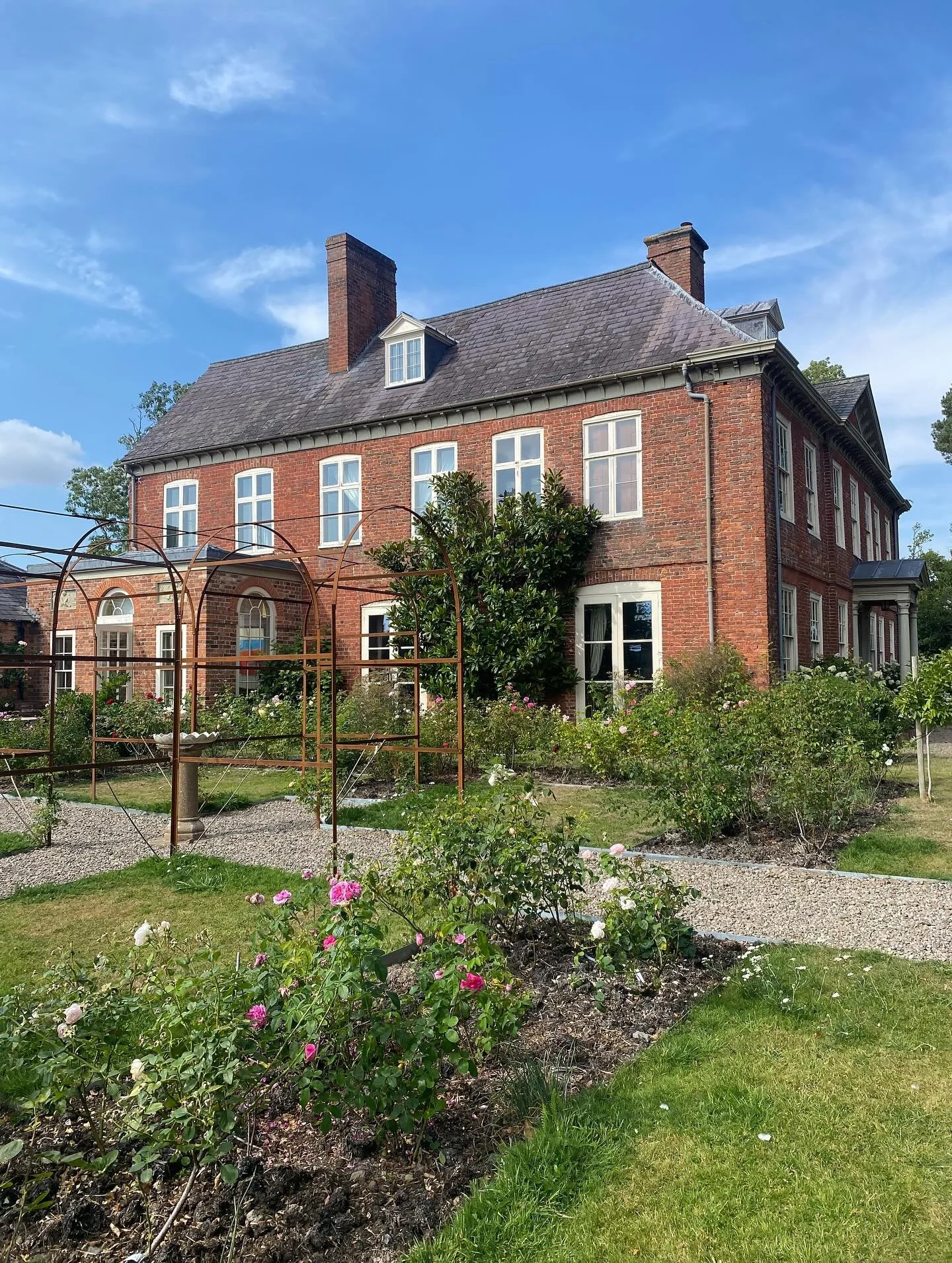 A big thank you to Edward Bulmer and @edwardbulmerpaint for the lovely summer lunch at his home of Court of Noke, Herefordshire. A great group of inspiring people as well as beautiful, locally sourced food!

#noble #nobletetbury #antiques #antiquedea