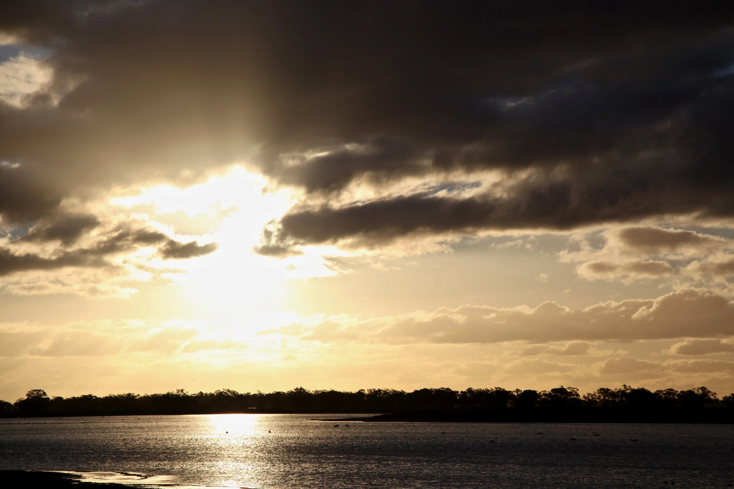 Sunset at Gum Bend Lake, a camping and recreational spot a few kilometres out of Condobolin town centre.