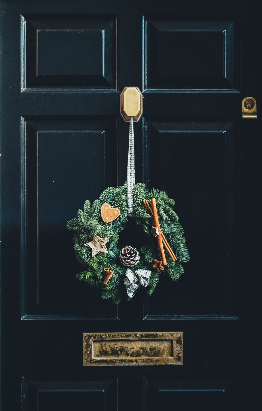 Christmas Wreath by Annie Spratt