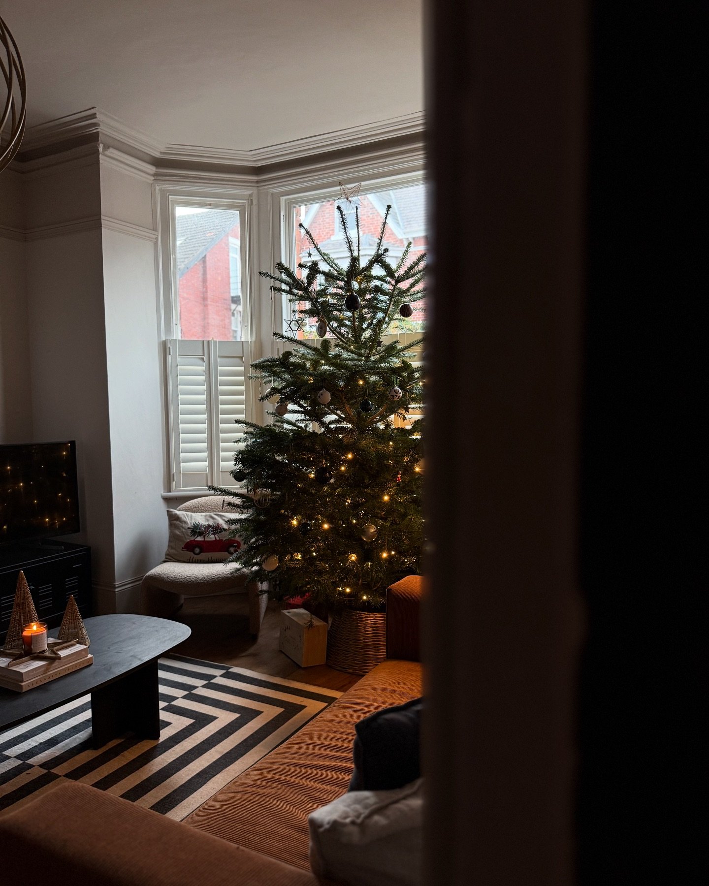My favourite tree yet 🎄✨

Off to see Wicked tonight with the girls which might be the best kind of Sunday evening activity. Have you seen it yet? 

#christmasathome #christmasdecor #christmastree #festiveseason #decemberdecor #decembervibes