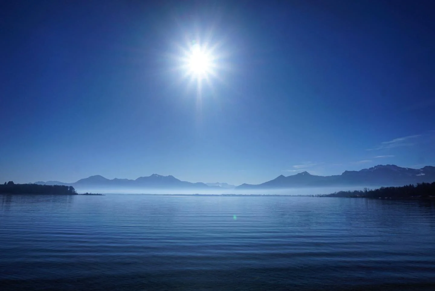 50 shades of blue. 💙
.
.
#sunday #moodbooster #goodmorning #morningsun #morningvibes #lake #lakeview #lakephotography #lakeside #lakelife #chiemsee #chiemgau #prien #blue #water #mountains #alps #mountainview #bavaria #nofilter #sun #peaceofmind #pa