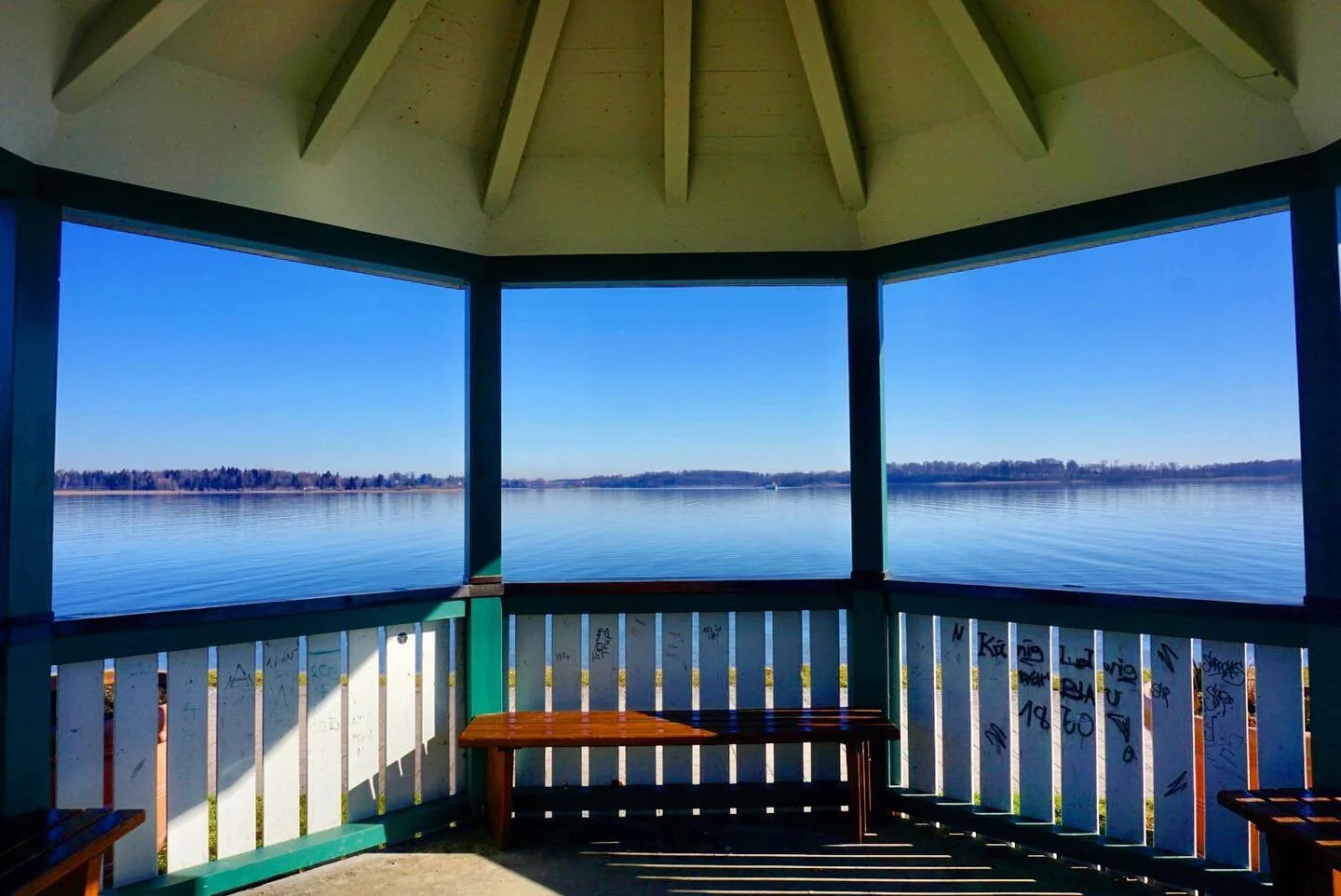 Nothing else matters. 
.
.
#lake #lakeview #lakephotography #chiemsee #pagoda #panorama #lakeside #prien #water #shore #island #bavaria #naturephotography #naturelovers #peaceofmind #bench #sunshine #sunnyday #stilllife #nofilter #viewpoint #landscap