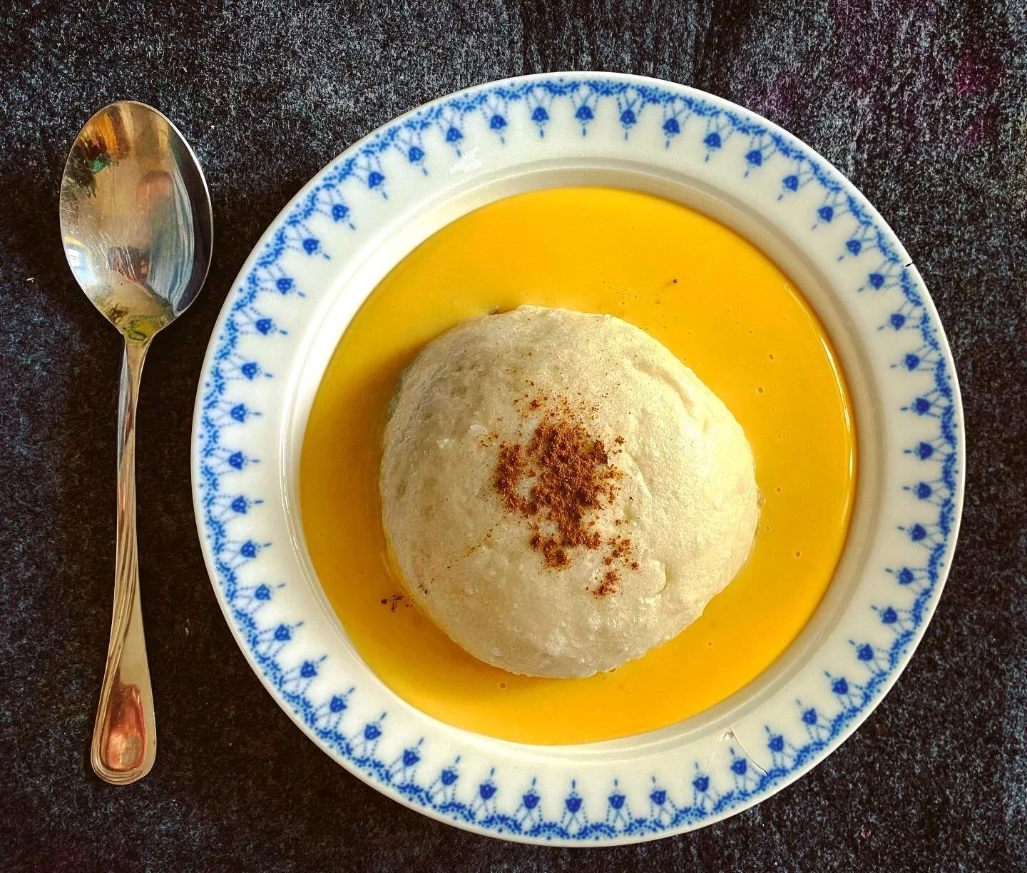 You don&rsquo;t need dessert, when you make it your main course.
.
#dampfnudel #soulfood #dumpling #vanilla #vanilla #egg #lookingdown #spoon #foodporn #foodphotography #foodstagram #foodlover #bavaria #plate #foodart #hungry #dessert #dessertporn #c