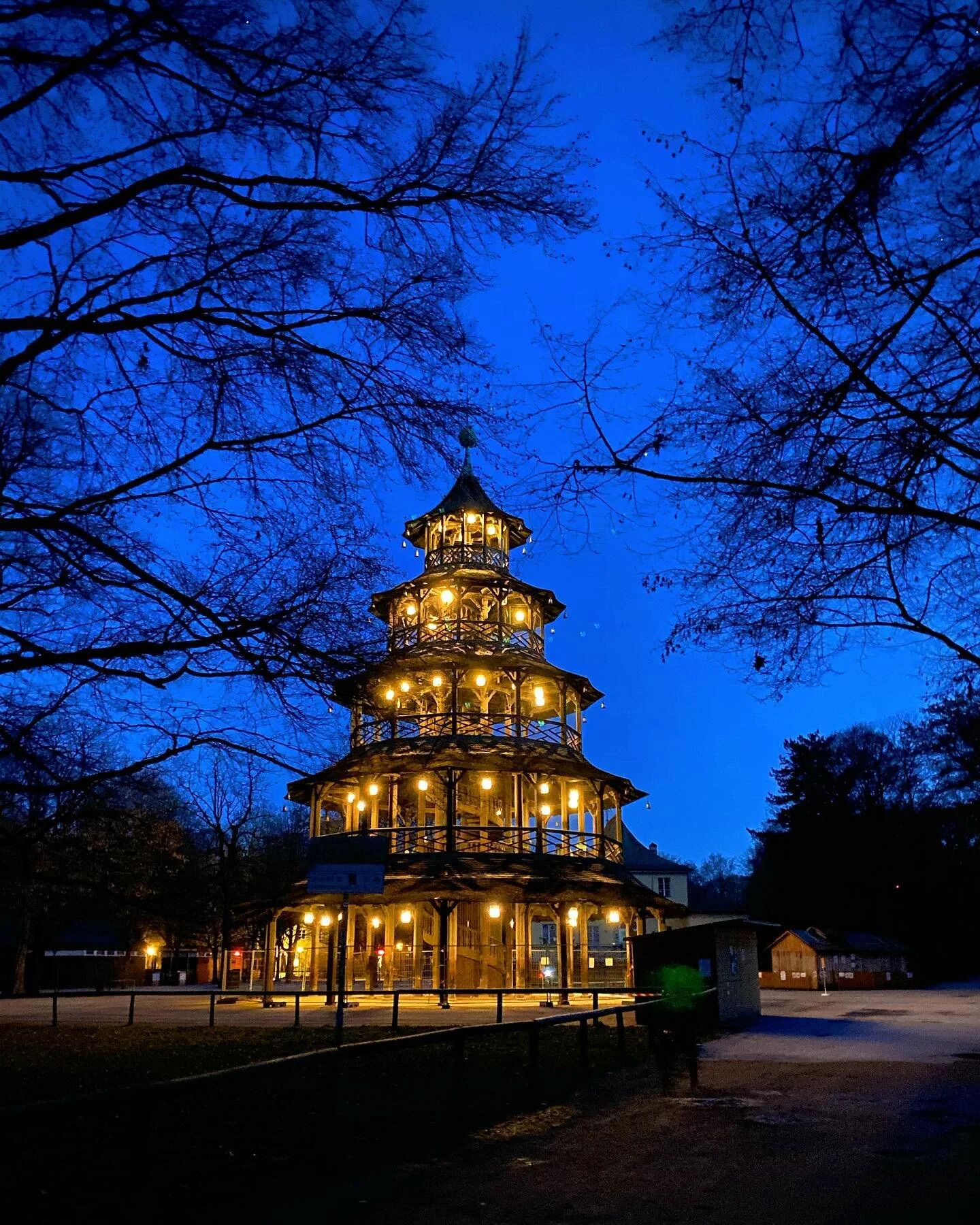 Blue hour magic.
.
.
#bluehour #bluesky #dusk #blue #tree_magic #munich #munichphotographer #igersmunich #münchen #münchenliebe #münchenblogger #solitude #eveningmood #eveningwalk #englischergarten #englishgarden #tower #illumination #lightingdesi