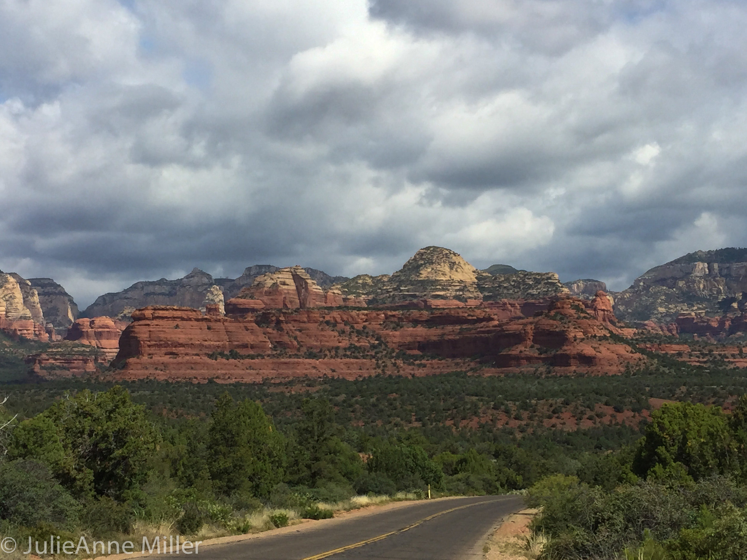 sedona cliffs.jpg