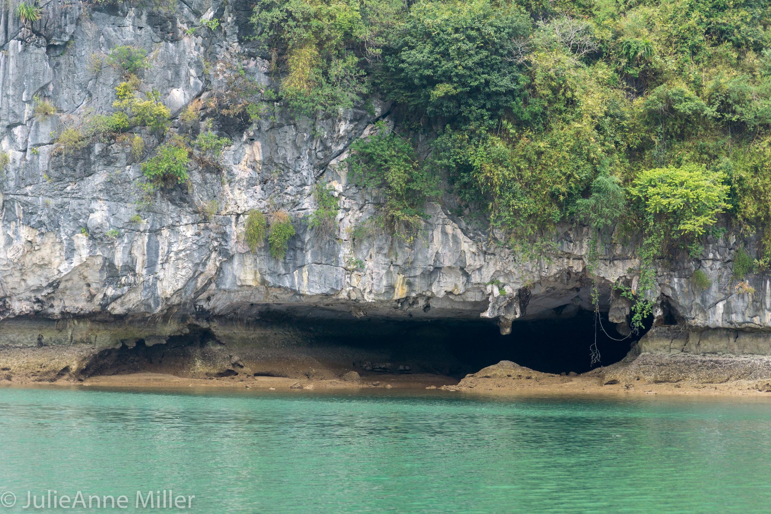 Cat Ba water caverns