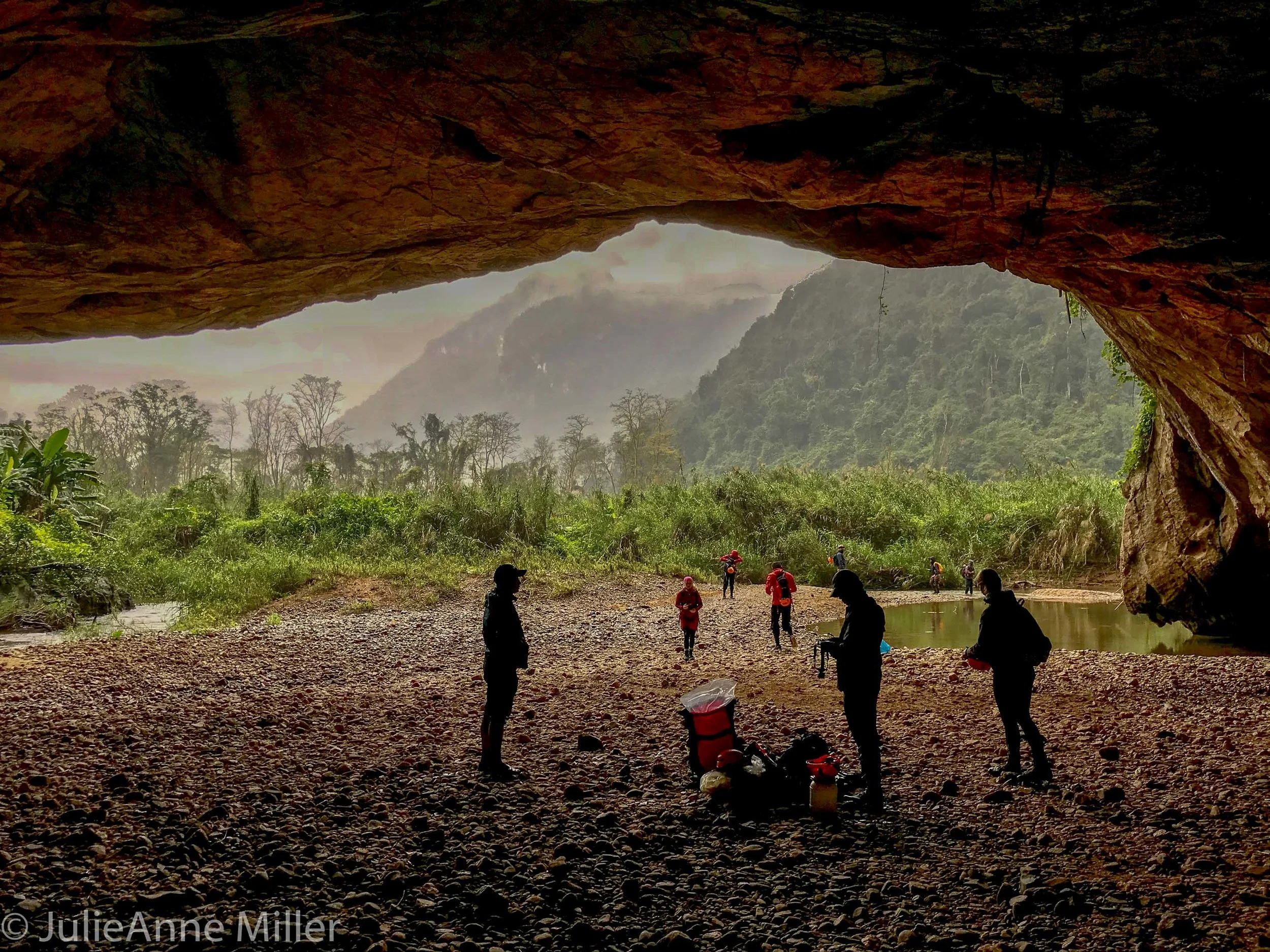 mouth of Hang En Cave