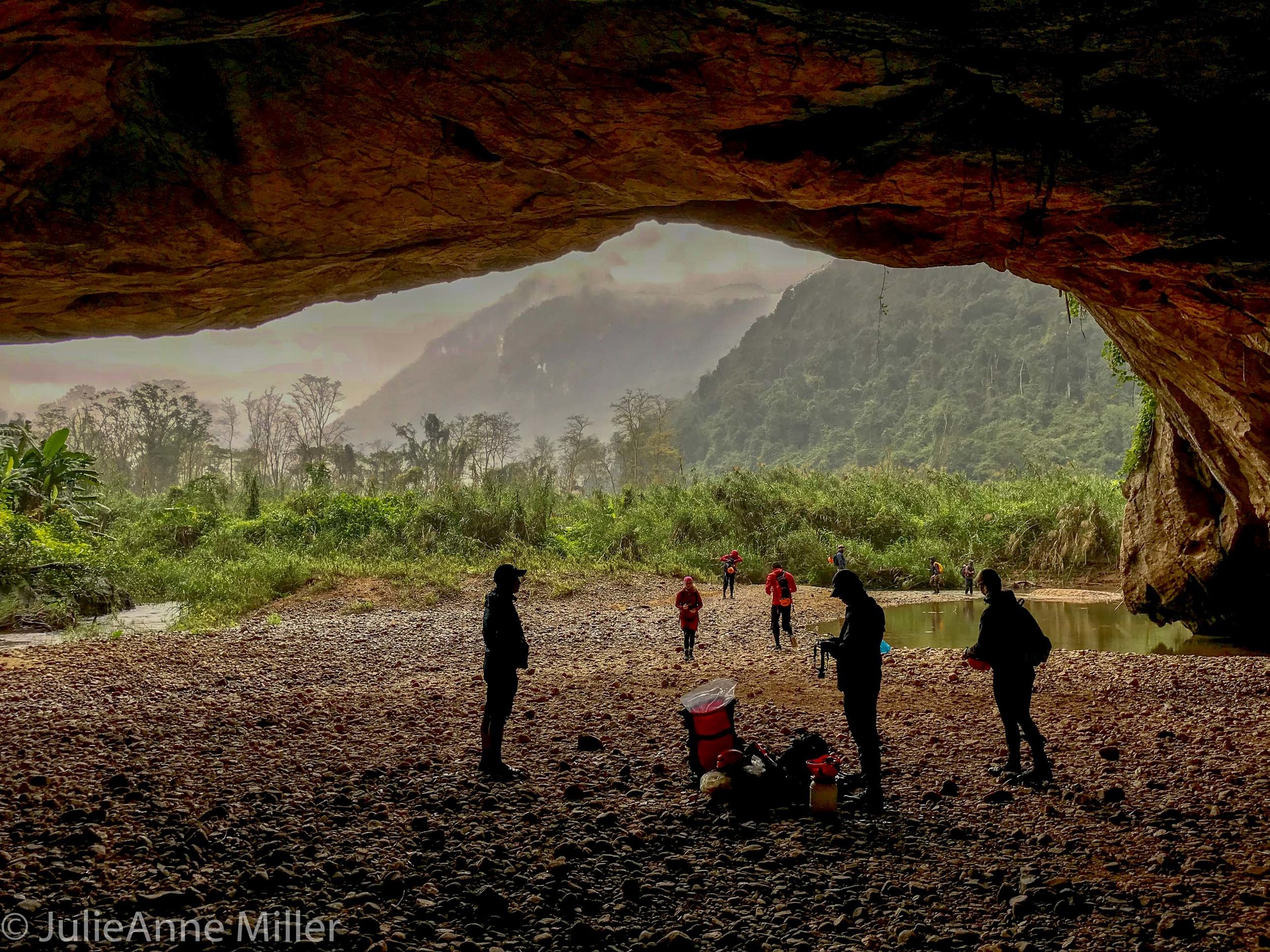mouth of Hang En Cave