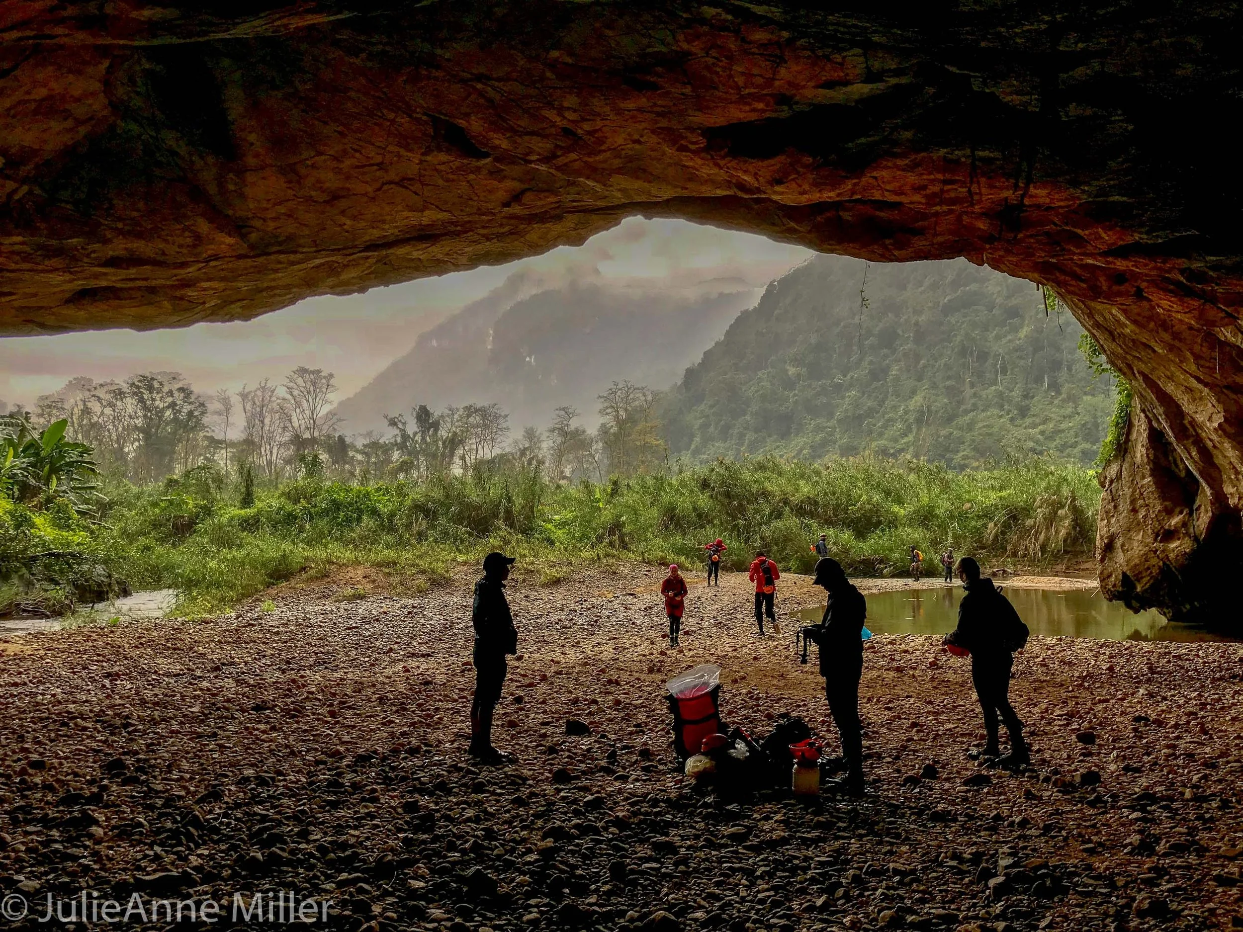 mouth of Hang En Cave