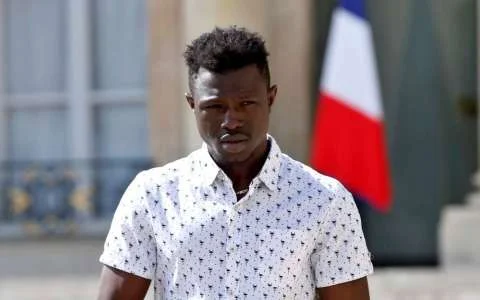 mamoudou-gassama-va-etre-naturalise-francais-et-va-integrer-les-pompiers.jpg