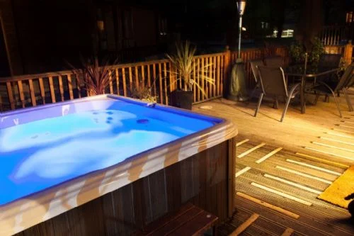 Outdoor hot tub for exclusive use by Footprints Lodge guests