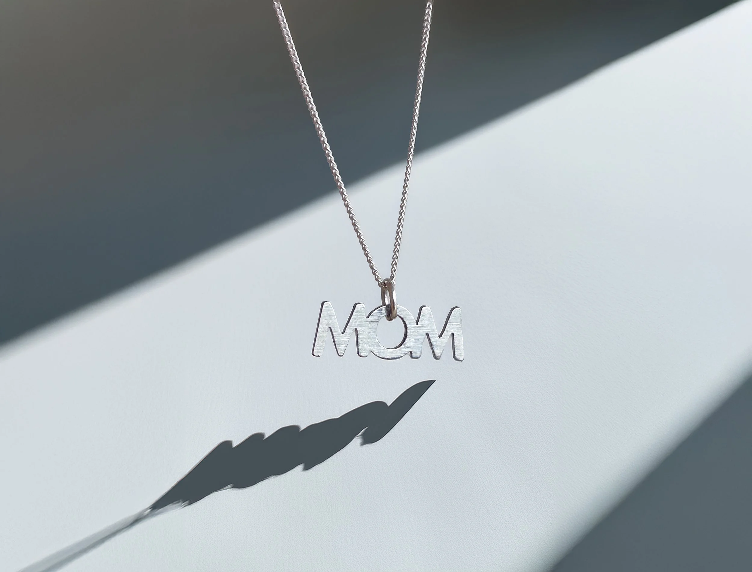 MOM_Kette_quer.jpg
