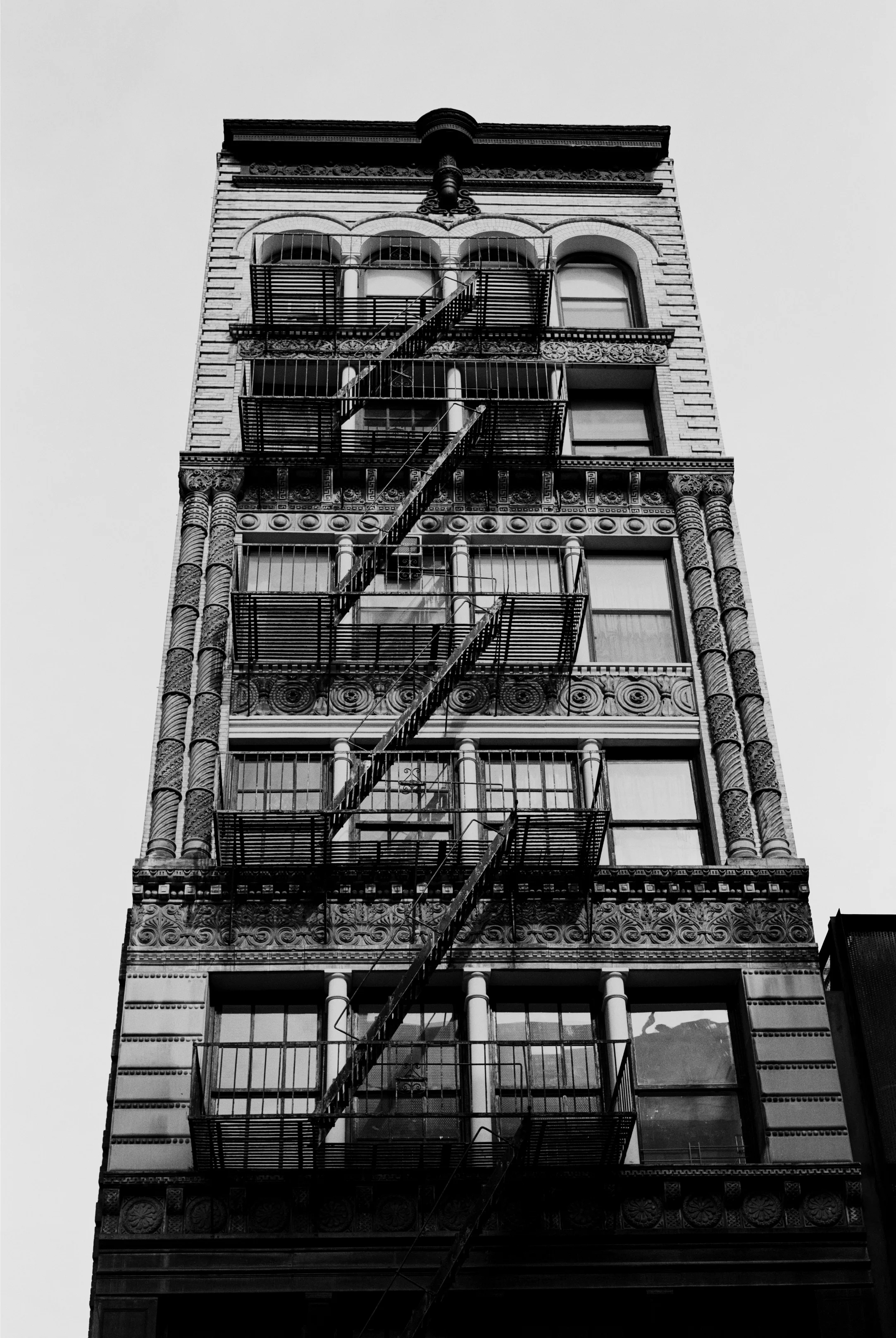 "When I'm on the street I never use zoom lenses and only ever use 35mm black and white film, not digital..." A NEW YORK STATE OF MIND Photography Robin Broadbent