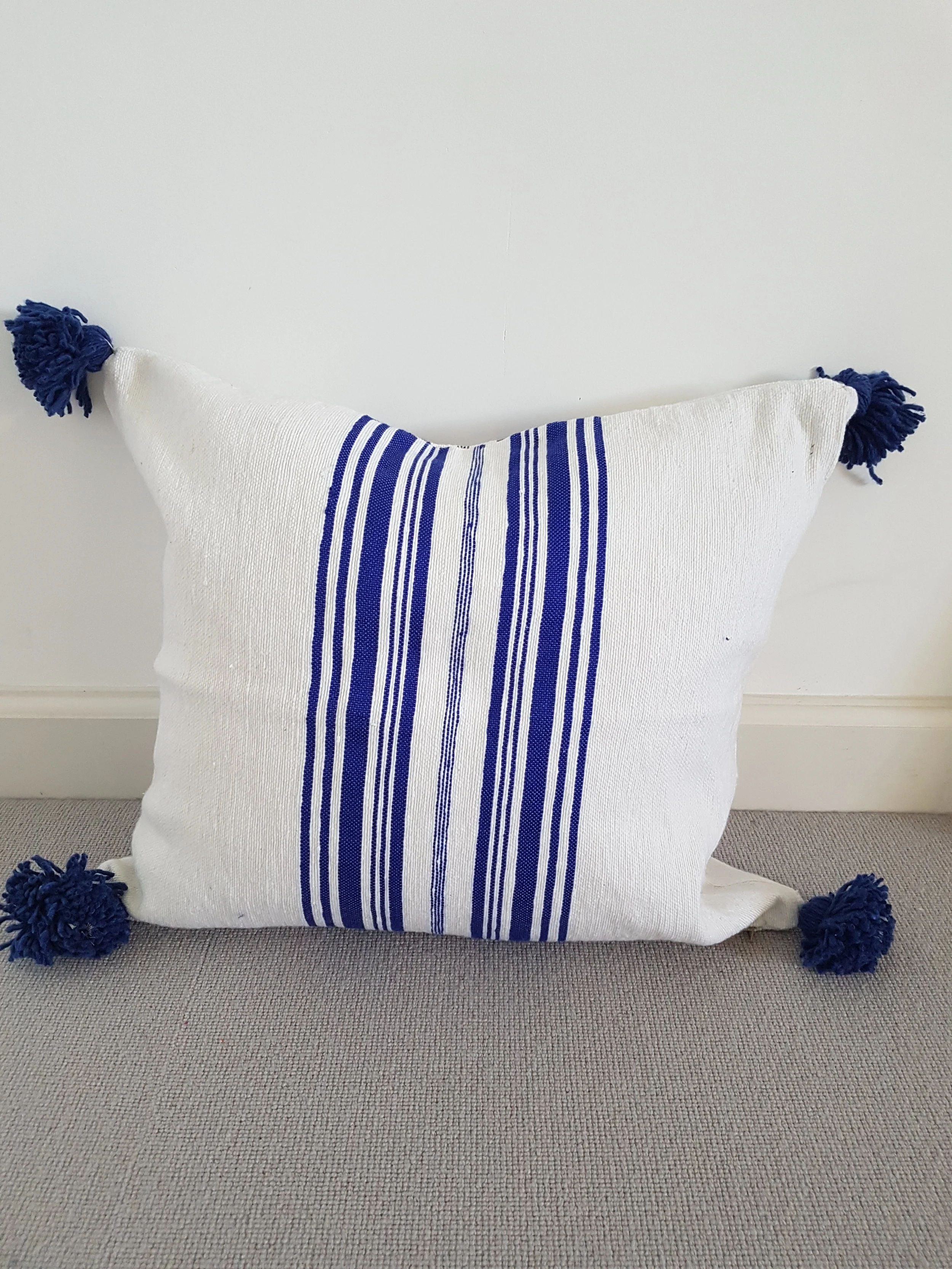 AnnaCoxCushions_white-navy.jpg