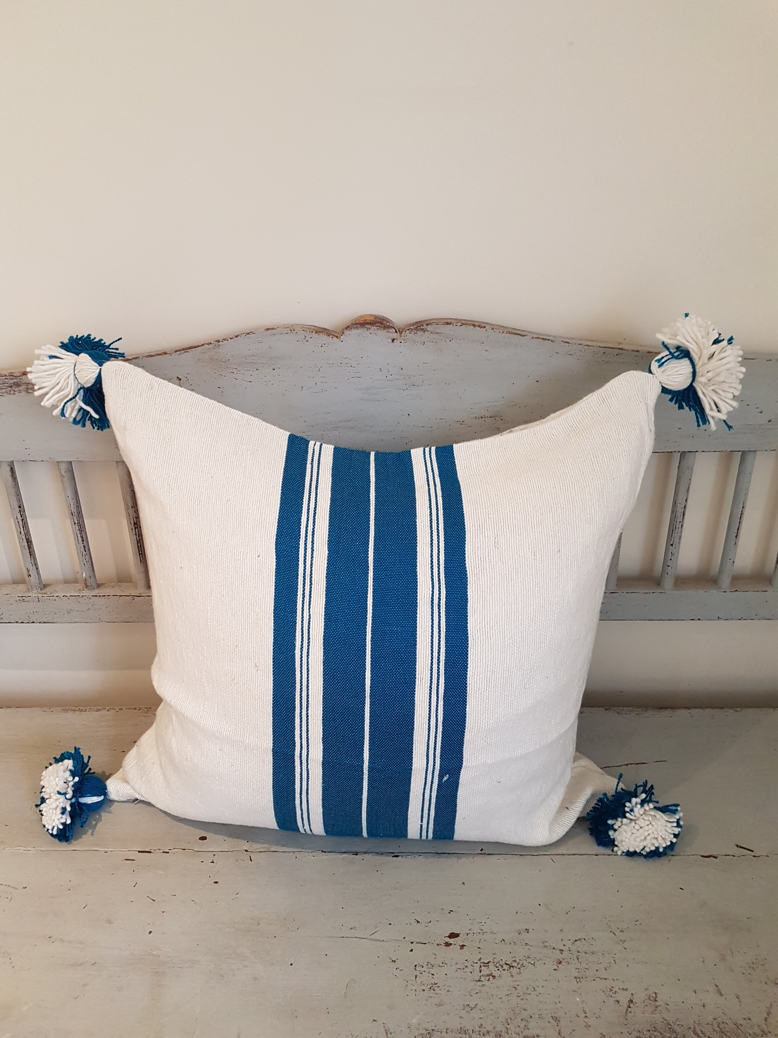 AnnaCoxCushions_white-midblue.jpg