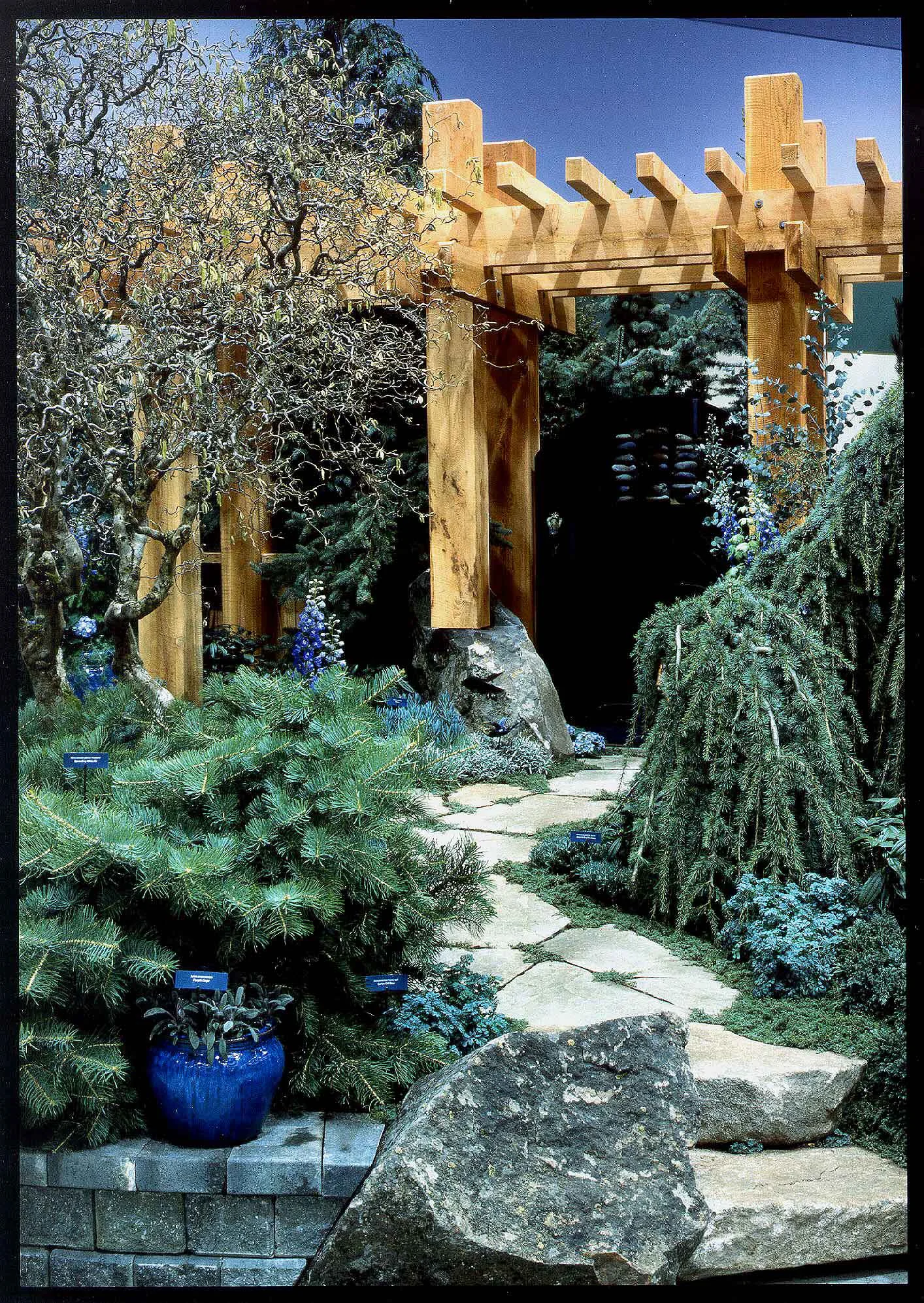 10a garden show darkened.jpg