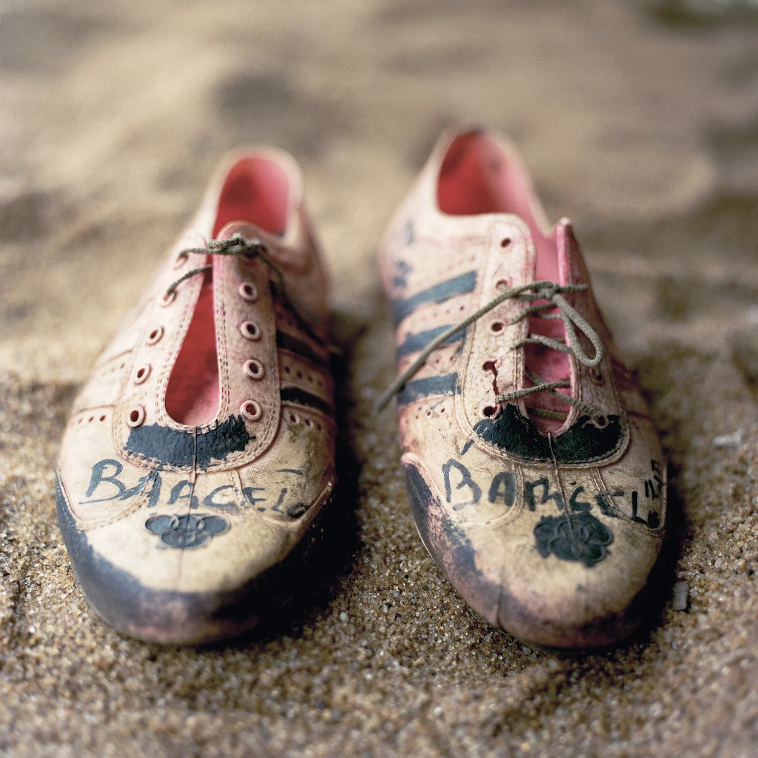 11.plastic_shoes_abidjan.jpg