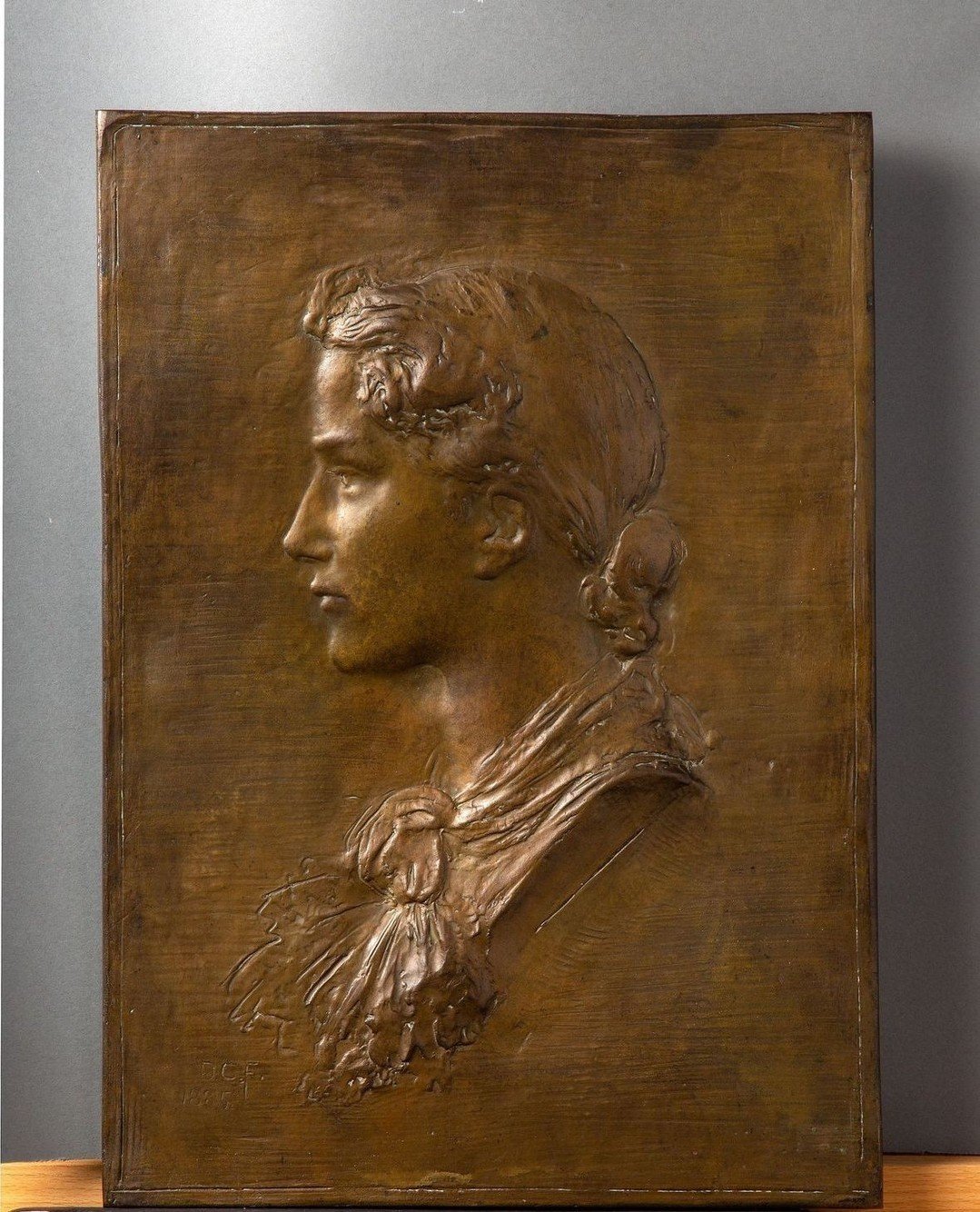 What a ✨️ relief ✨️ it's Friday! ⁠
⁠
Relief portrait of Susan Taft by Daniel Chester French. Created 1885; cast in bronze: 1923-24⁠
⁠
This relieft is currently out on loan for the travelling exhibition #MonumentsandMyths! Currently on view @fristartm