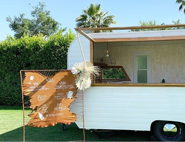 We love it when friends add their own special touches! ✨ Such a perfect little bar scene at the loveliest @villaroyale_palmsprings wedding ✨🥂✨
📸 // @lainthebay ⠀
.
.
.
.
.
#palmsprings #desertchic #events #popupbar #palmspringswedding #partyrental 