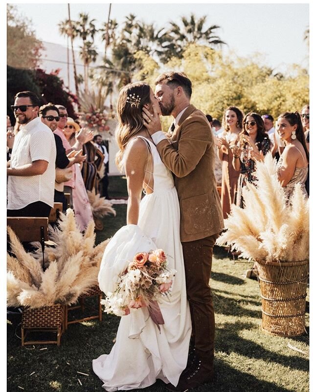 You guys! Fun news!! ✨ Our lovely Tallulah is being featured alongside some INCREDIBLE peeps on @greenweddingshoes TODAY! ✨
.
.
Click the link in my bio to check out the full story of this gorgeous couple + how they created an absolutely stunning &ls