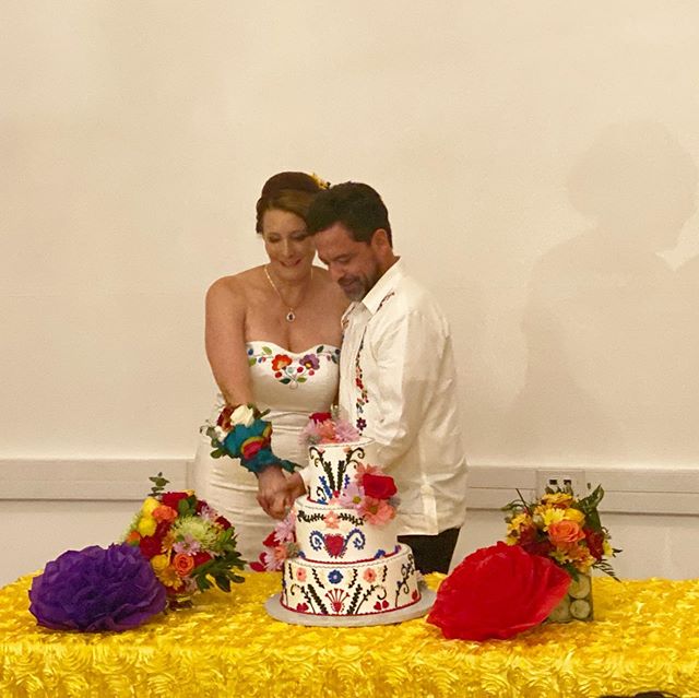 Jennifer and Carlos wedding celebration at the @elpasozoo ! Pt.3 
#mexicanfiesta #wedding #elpaso #bride #groom #zoo #eventplanners  #irelandbride