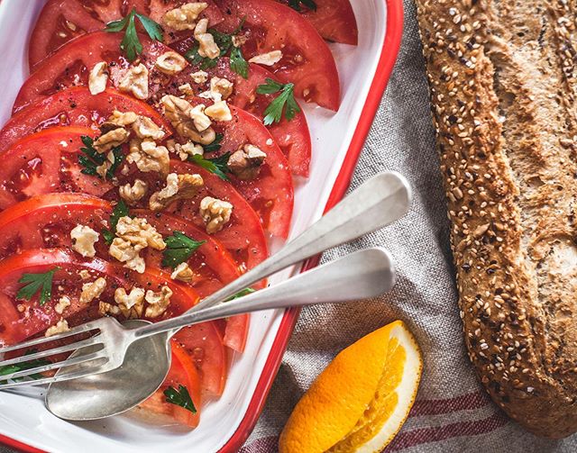 Summer Tomato Salads.
🍅🍊🍅🍊🍅🍊🍅🍊🍅
In the northern hemisphere it&rsquo;s that sweet spot of the summer where the tomatoes are popping and the taste is as good as it gets 🎉🍅🤩
Here are three super simple tomato recipes for all your weekend sco