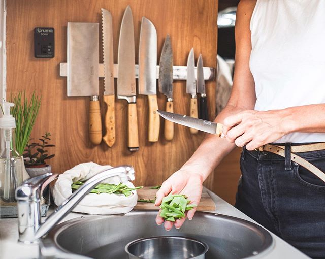 Thoughts on a green kitchen.
🥒🔪🥒🔪🥒🔪🥒🔪🥒🔪🥒
I wanna talk sustainability for a second. After a year and a half on the road in our van I have made many adjustments and discoveries in an effort to travel as responsibly and live as low impact as 
