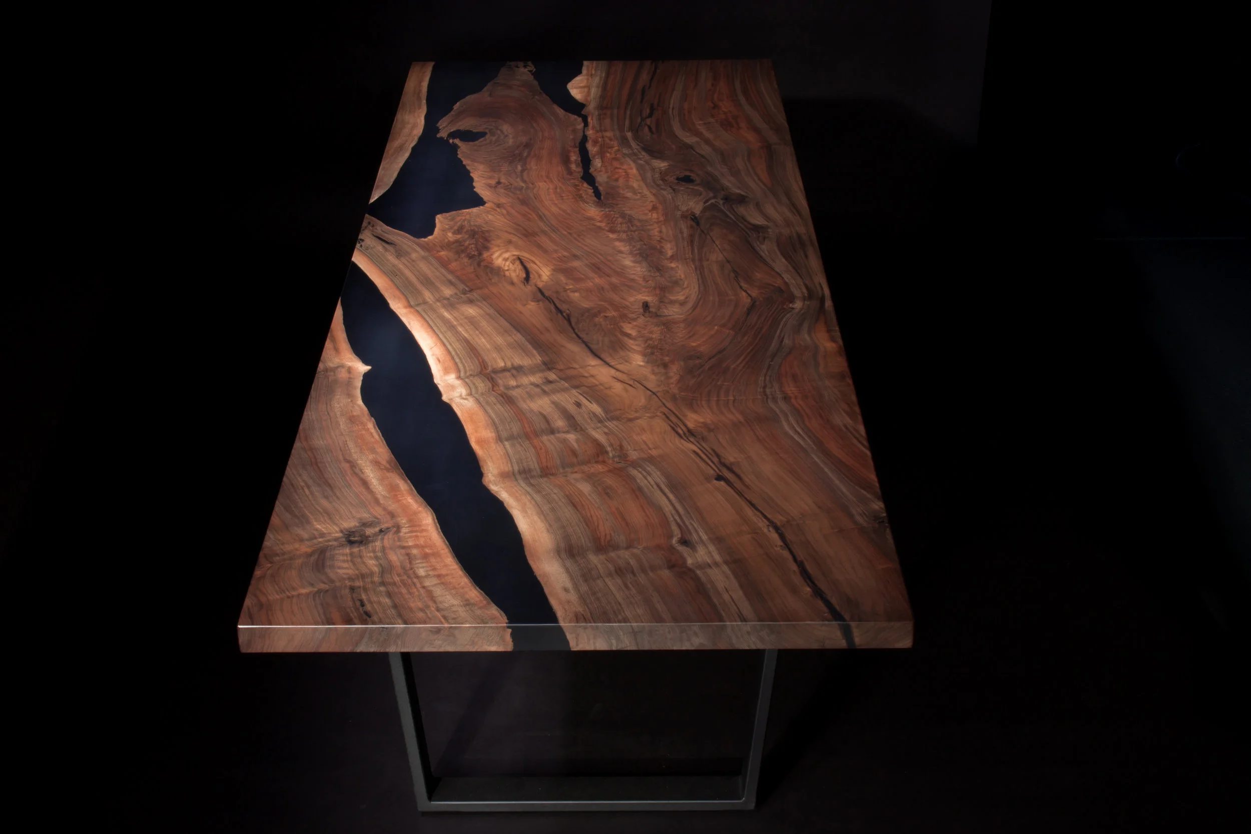 epoxy resin dining table.jpg
