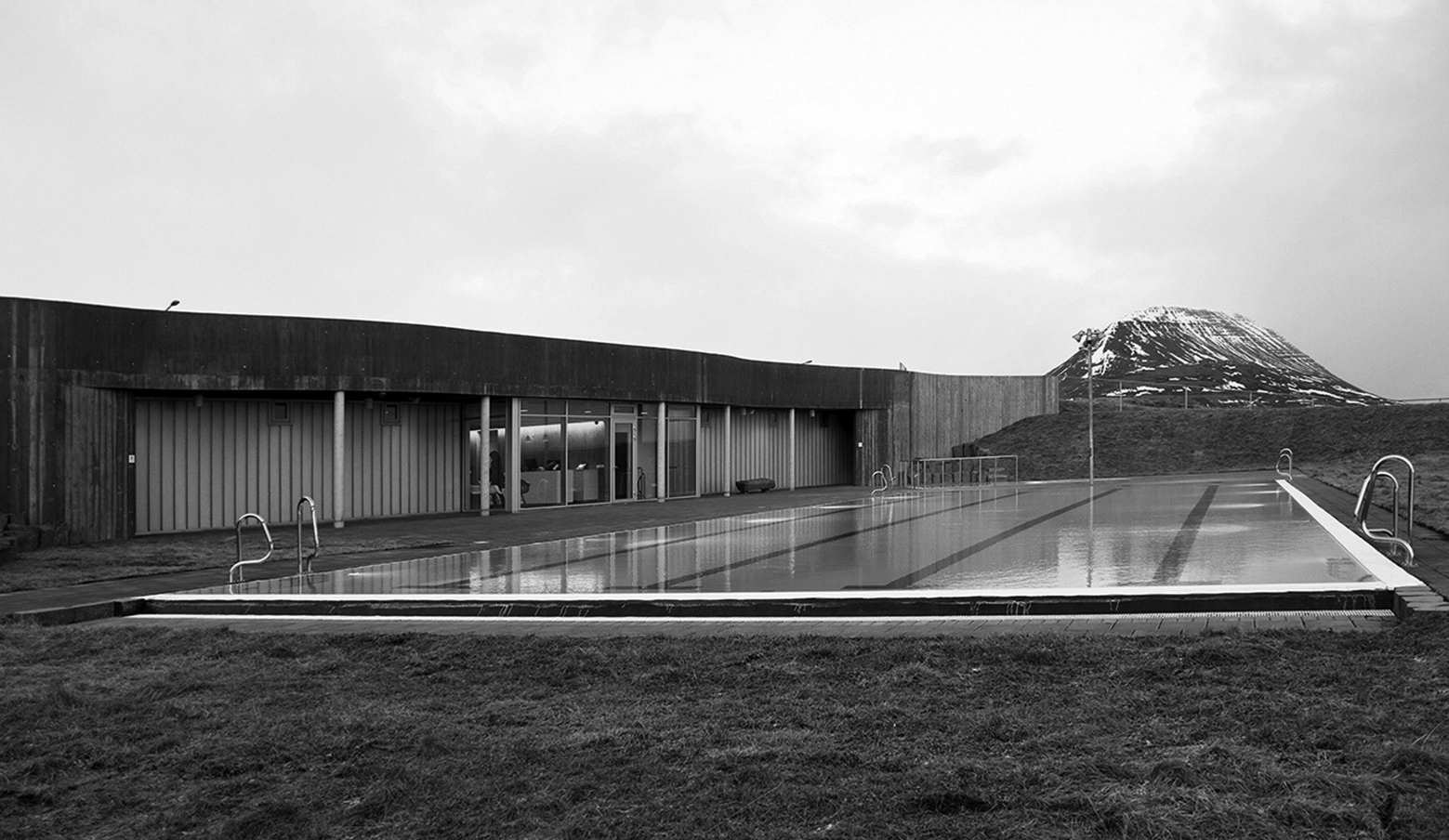 portada_BASALT_HOFSOS_SWIMMING_POOL_009.jpg