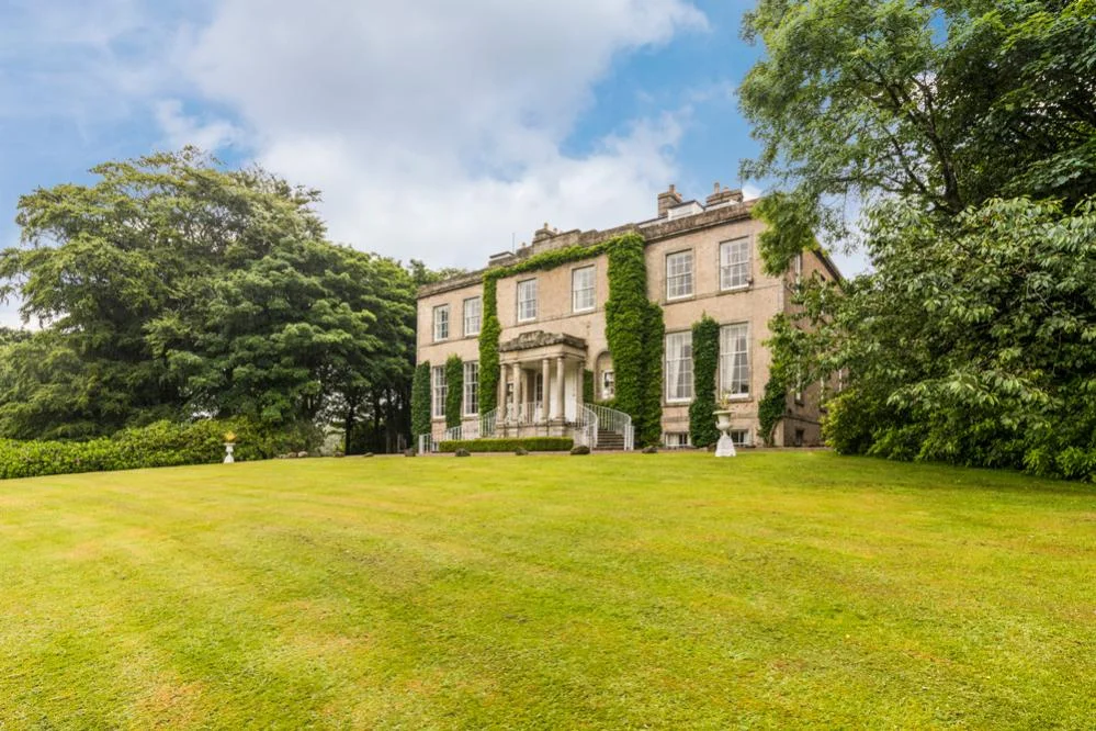 crop_9999_666_Regency-Mansion-Scotland-Olivers-Travels-1.jpg