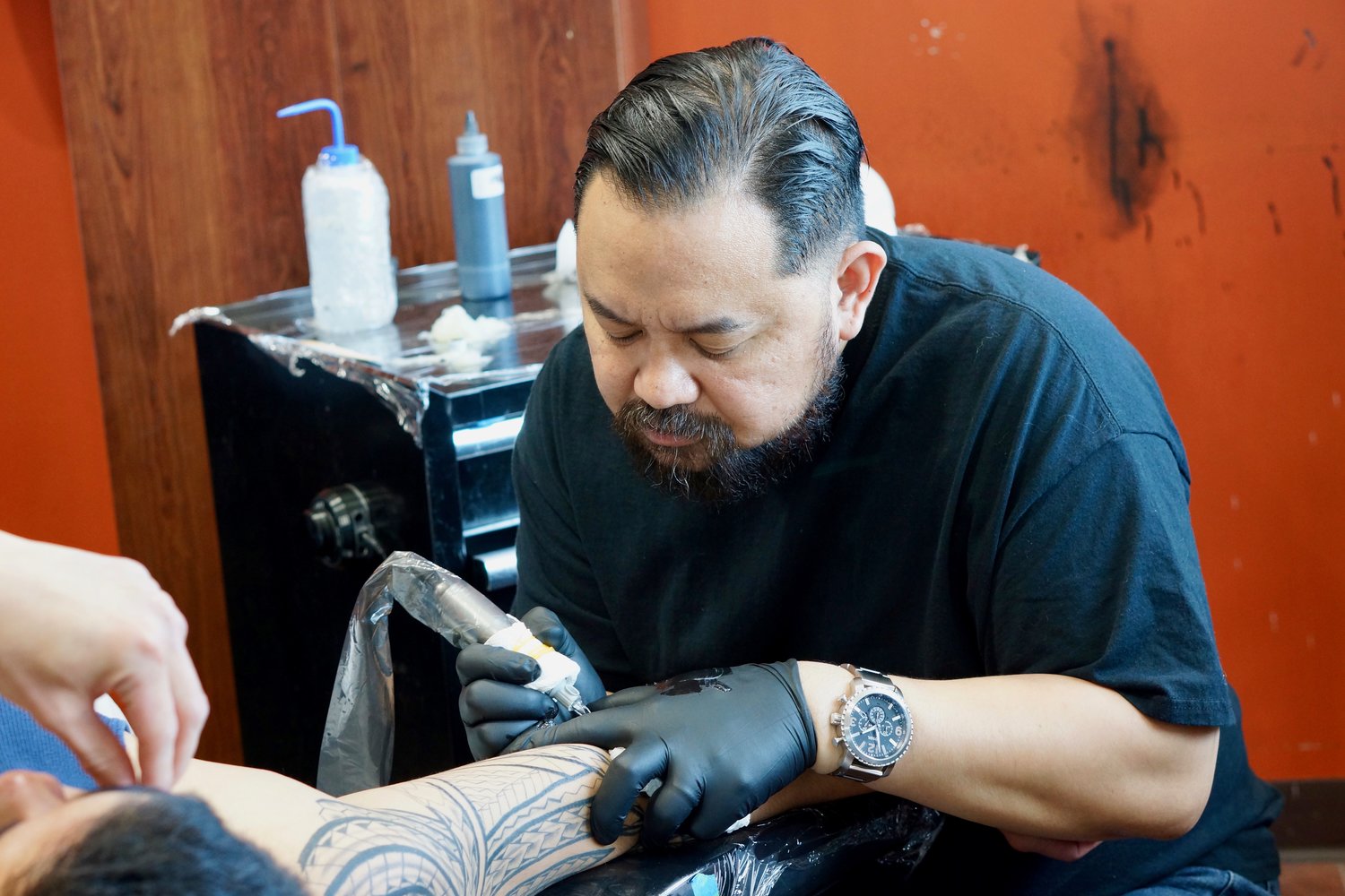 Robtatau specializes in tribal tattoos in Toronto. Find him on pick the ink. @robtatau