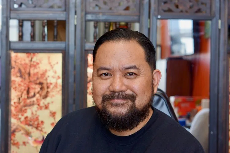 Robtatau specializes in tribal tattoos in Toronto. Find him on pick the ink. @robtatau