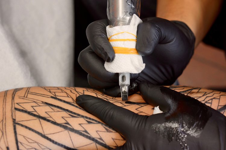 Robtatau specializes in tribal tattoos in Toronto. Find him on pick the ink. @robtatau