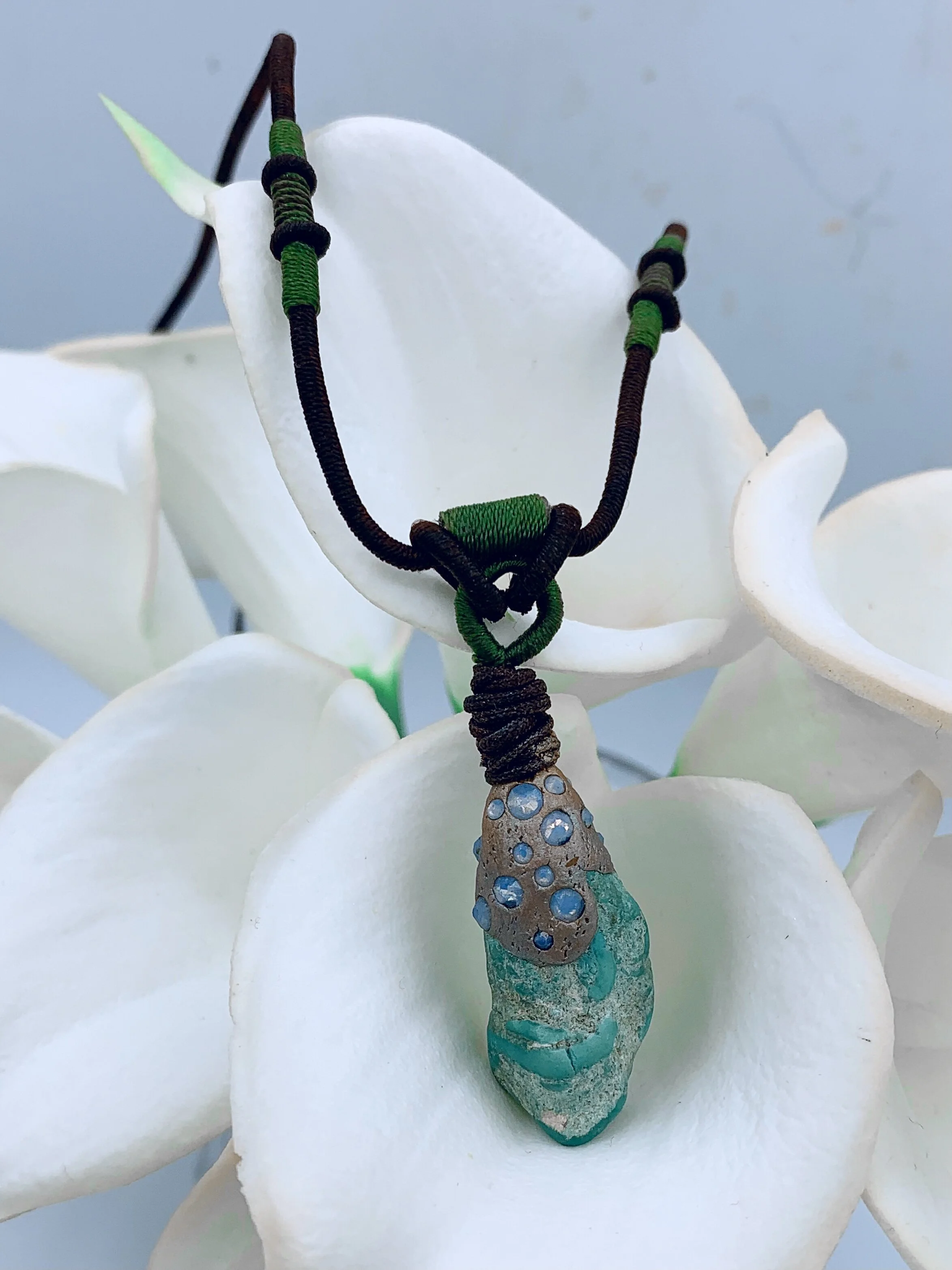 Turquoise Pendant - Confident Knowledge