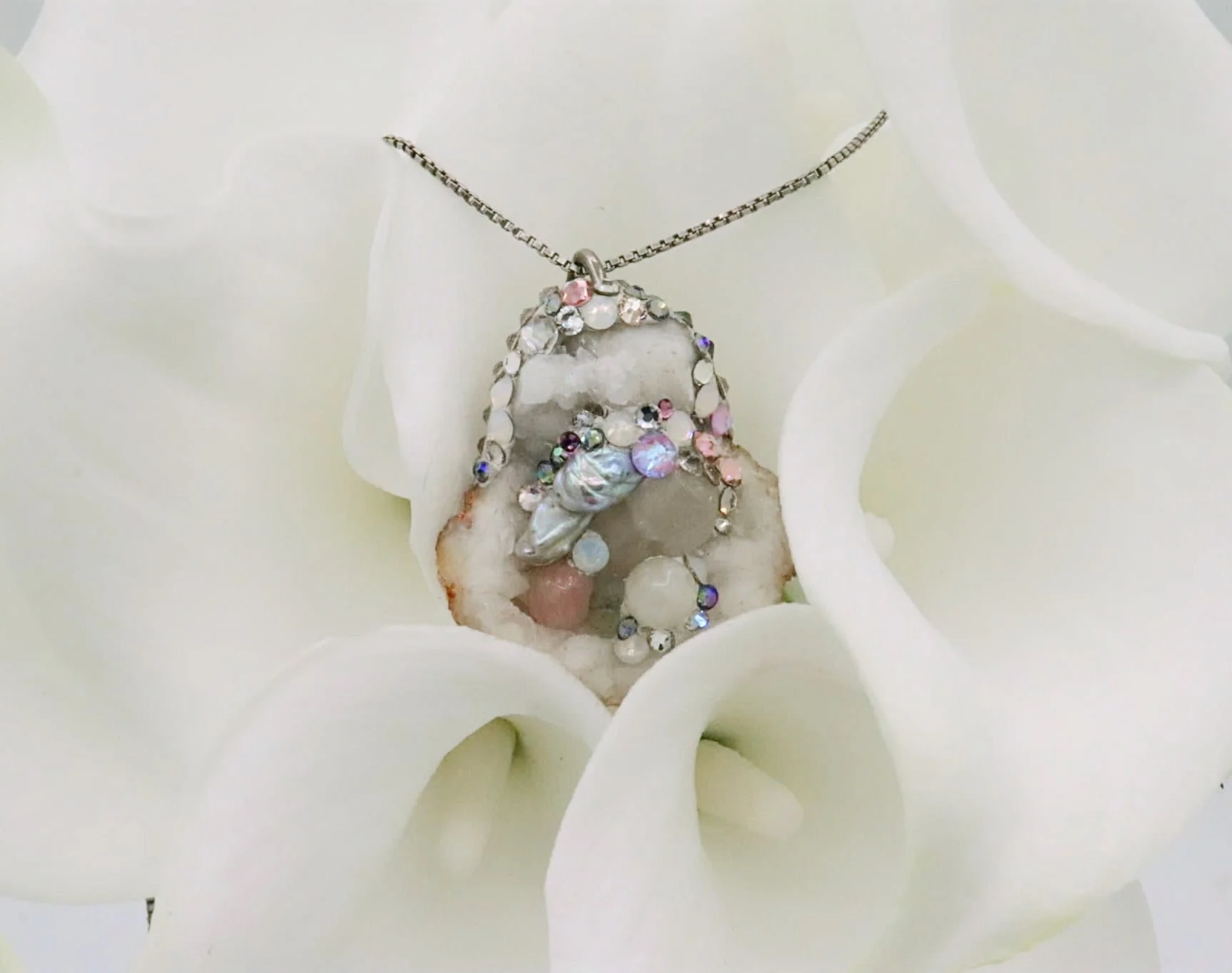 Quartz Geode w/ Rose Quartz &amp; Pearl