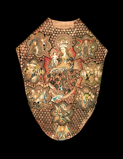 From: Uppsala Cathedral Parish, Uppland Dated: late Middle Ages / 1450-1460-tal Manufactured in: Sweden and Northern Europe Material: Wire, silk, silk, pearls, plain weave