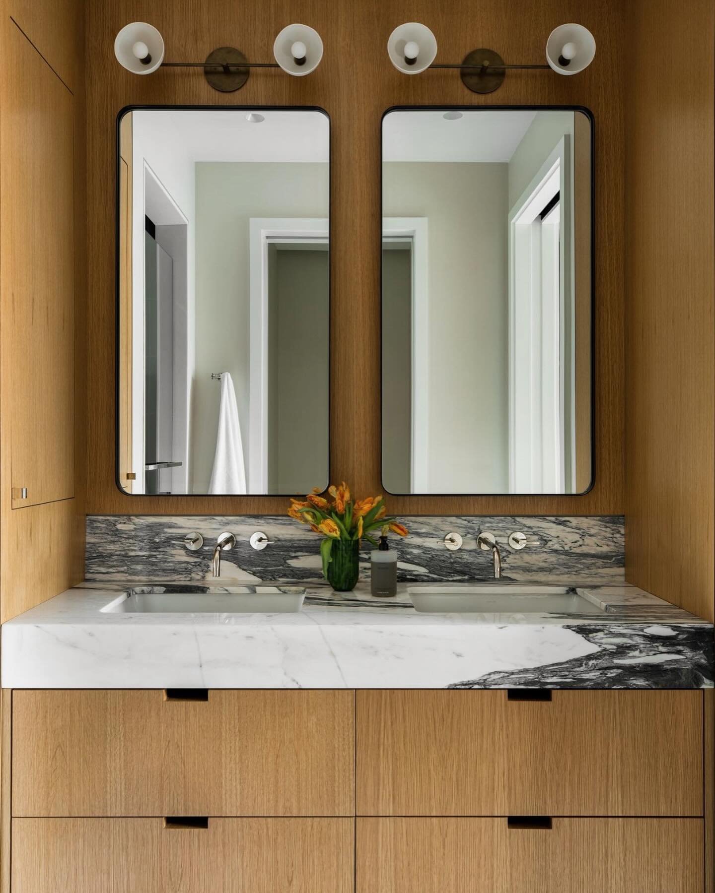 One of our first projects completed 6 years ago.

As we embark on a refresh, it&rsquo;s wonderful to have spaces that we don&rsquo;t want to change a thing to. 

Photography @shadedeggesphotography 
Construction @kjremodeling 
Architecture @builtinst